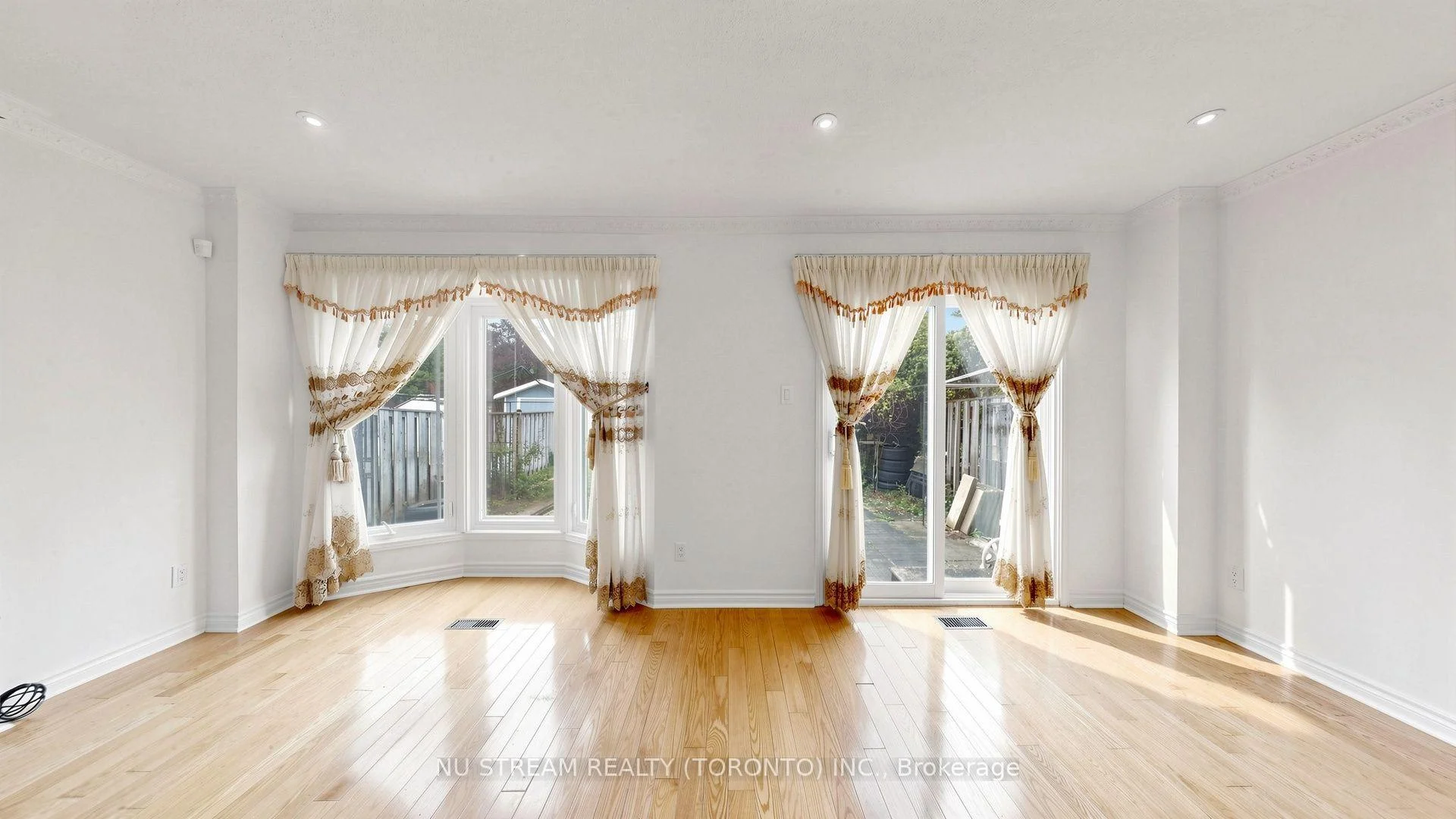 Photo 11 of 154 Markville Road, Markham, Markville — HOMEH