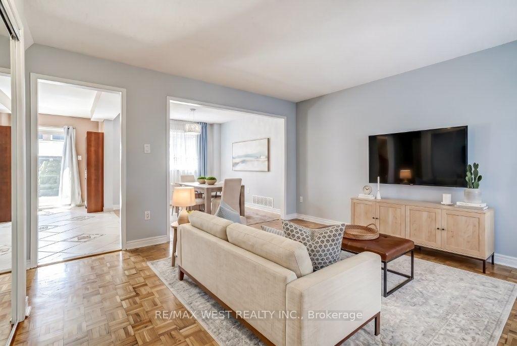 Photo 3 of 7265 Sandhurst Drive, Mississauga, Lisgar — HOMEH