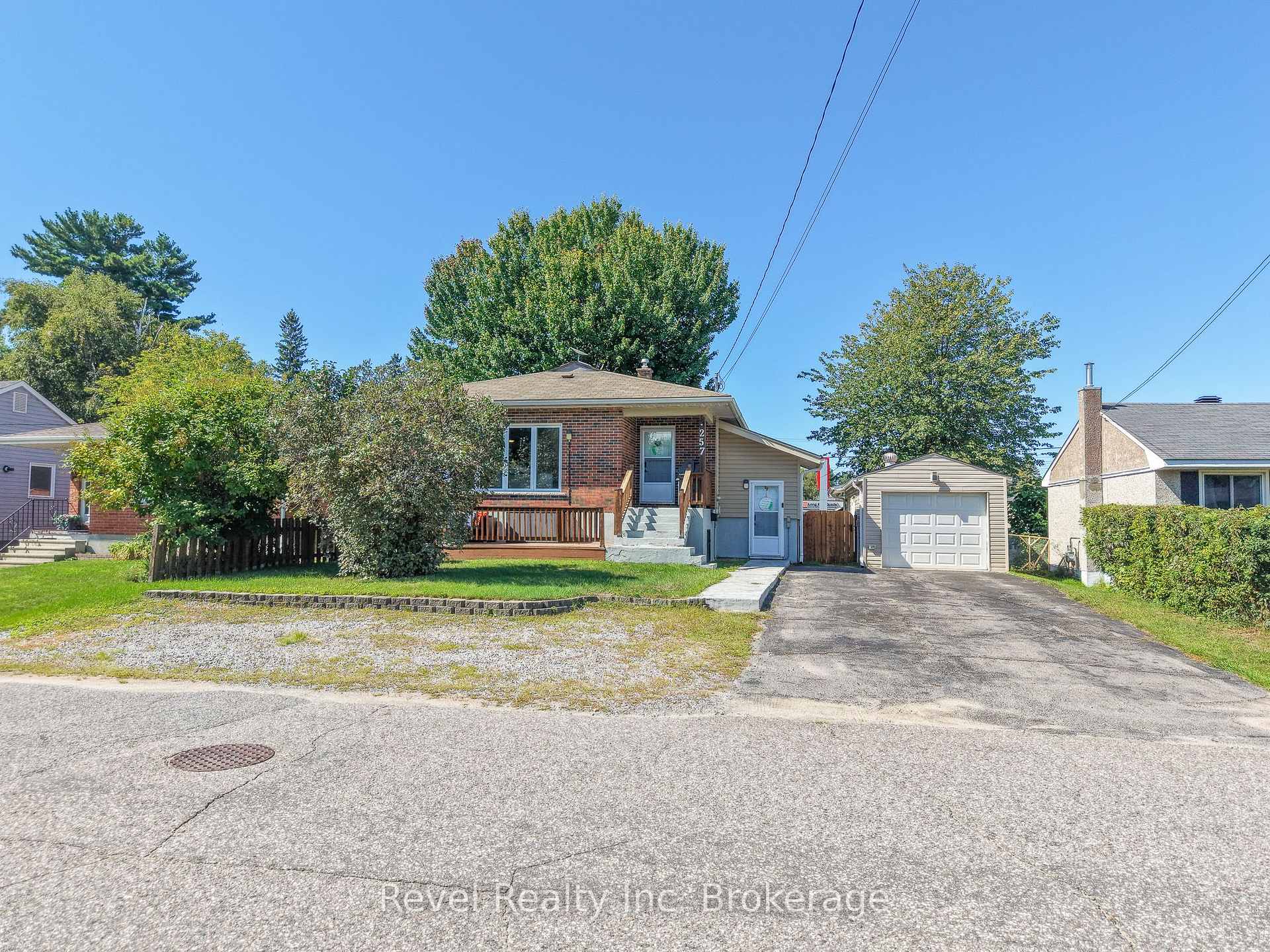 Photo 5 of 257 Lee Avenue, North Bay, Ferris — HOMEH