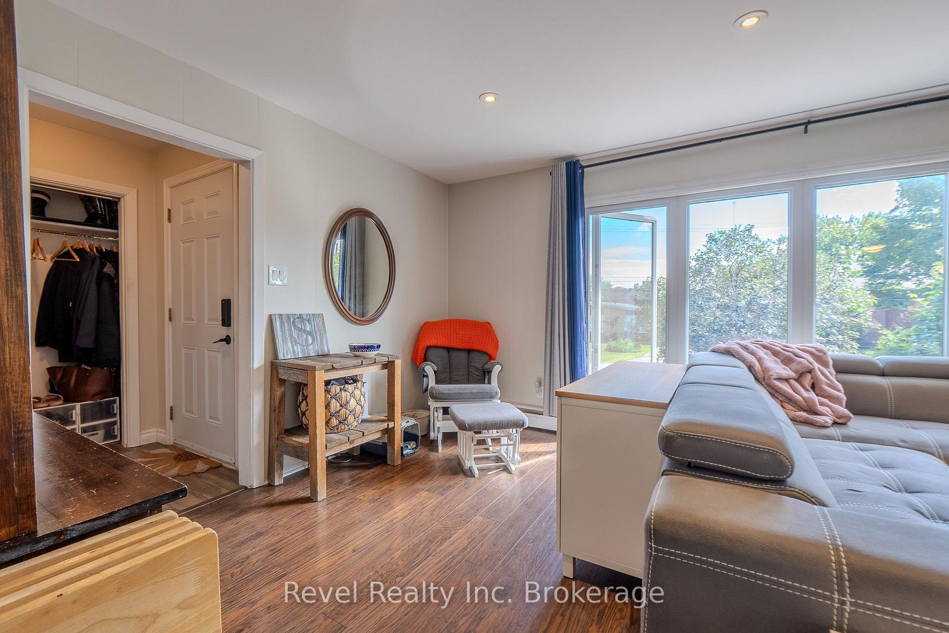 Photo 10 of 257 Lee Avenue, North Bay, Ferris — HOMEH