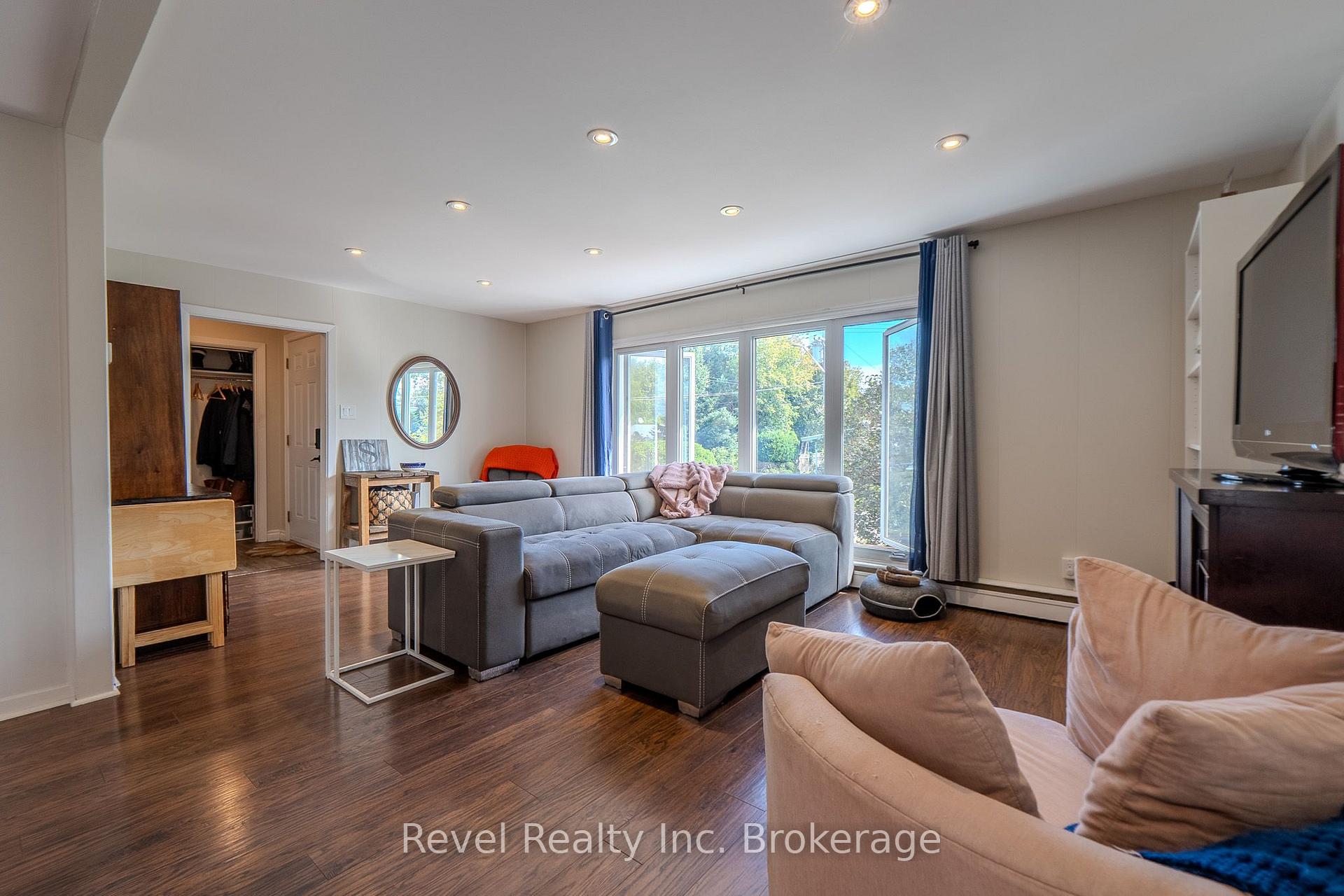 Photo 11 of 257 Lee Avenue, North Bay, Ferris — HOMEH