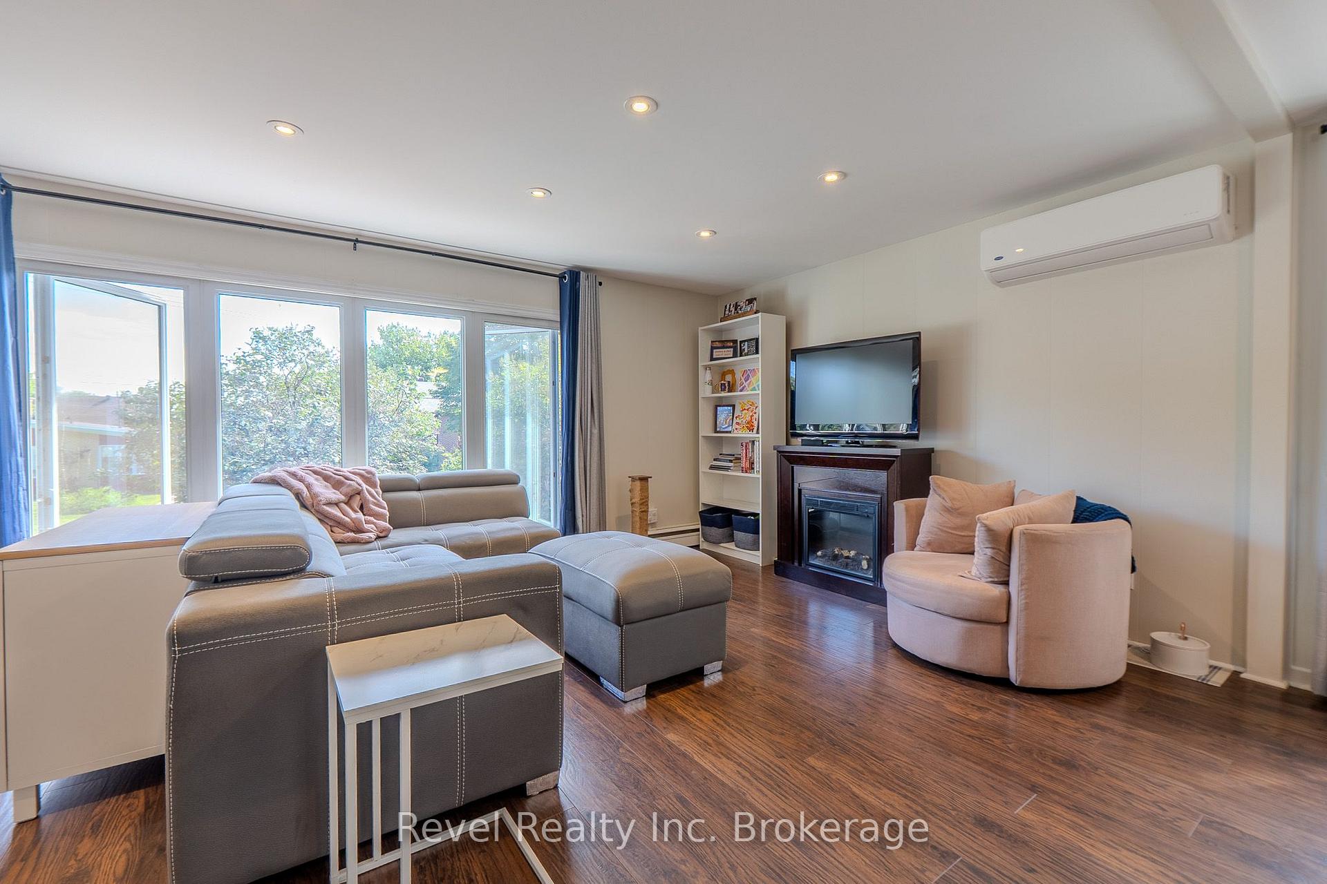 Photo 12 of 257 Lee Avenue, North Bay, Ferris — HOMEH