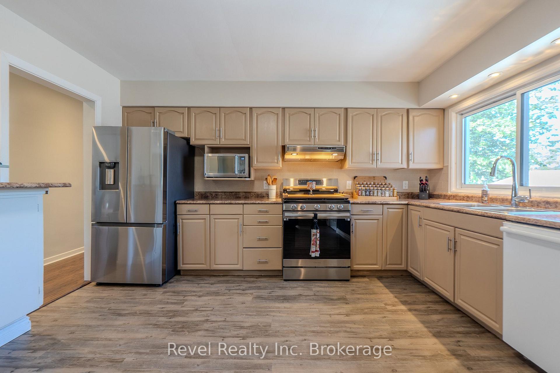 Photo 17 of 257 Lee Avenue, North Bay, Ferris — HOMEH