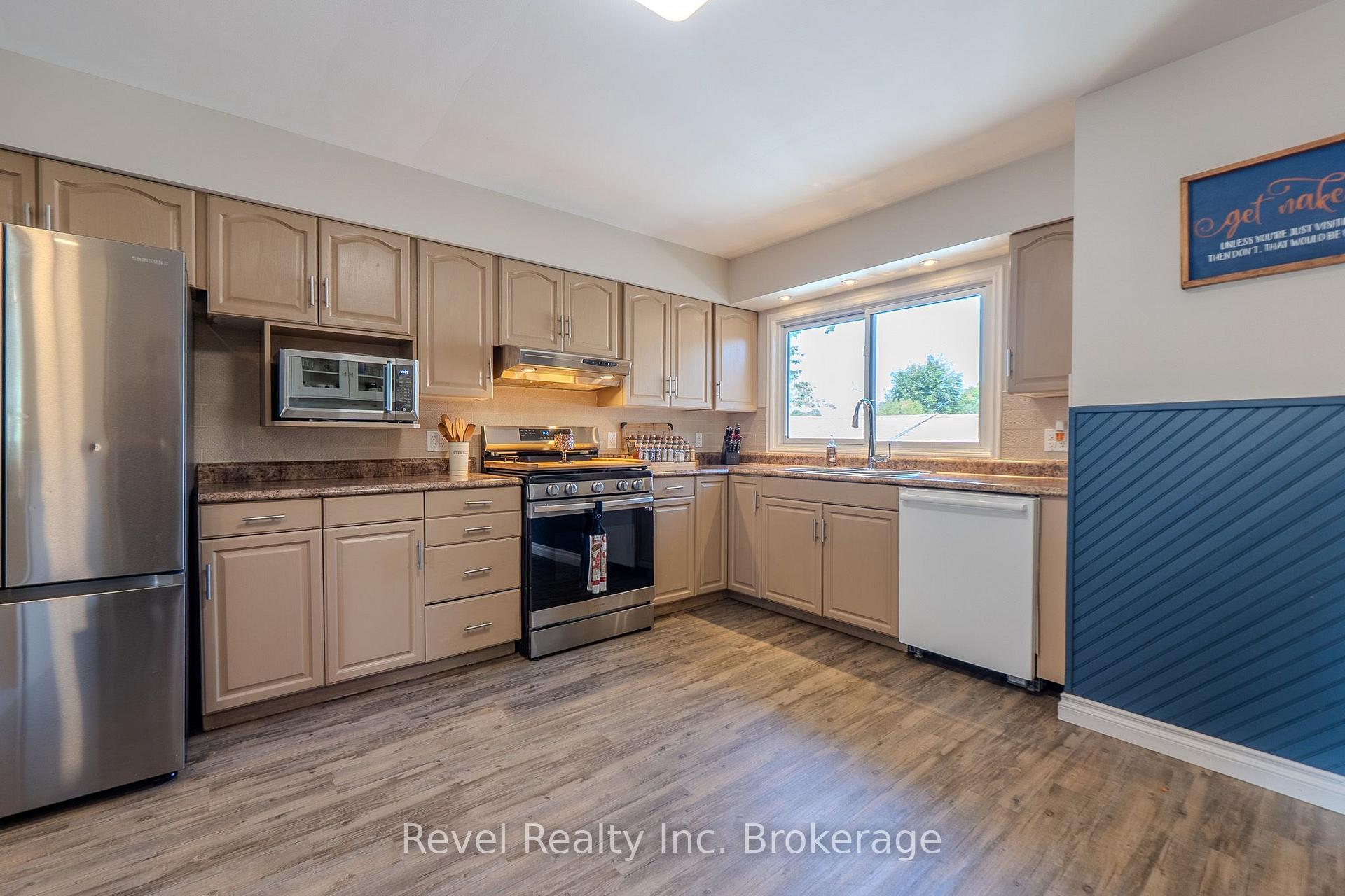 Photo 18 of 257 Lee Avenue, North Bay, Ferris — HOMEH
