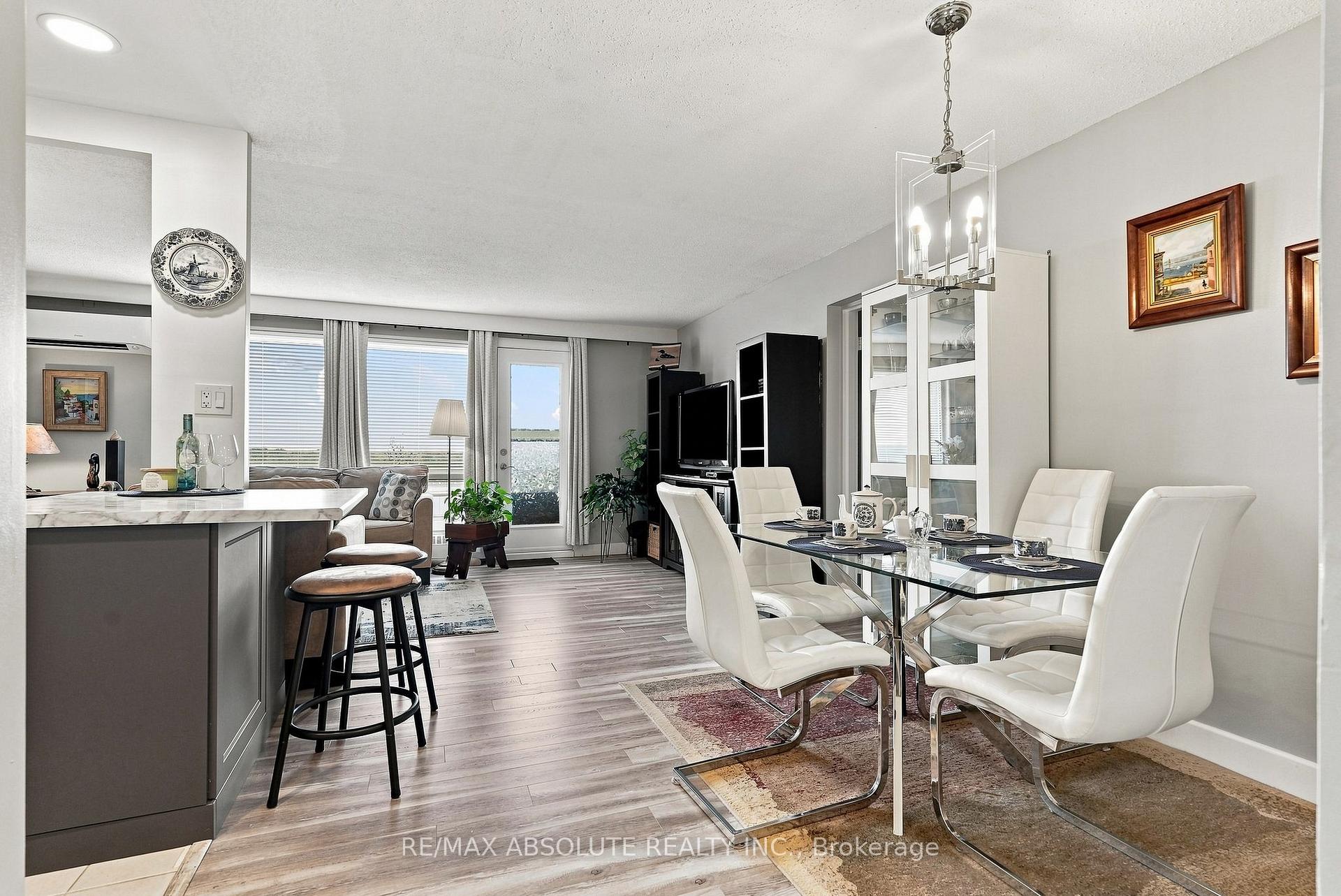 Photo 3 of 20 Chesterton Drive, Ottawa, Borden Farm/Stewart Farm/Carleton Heights/Parkwood Hills — HOMEH