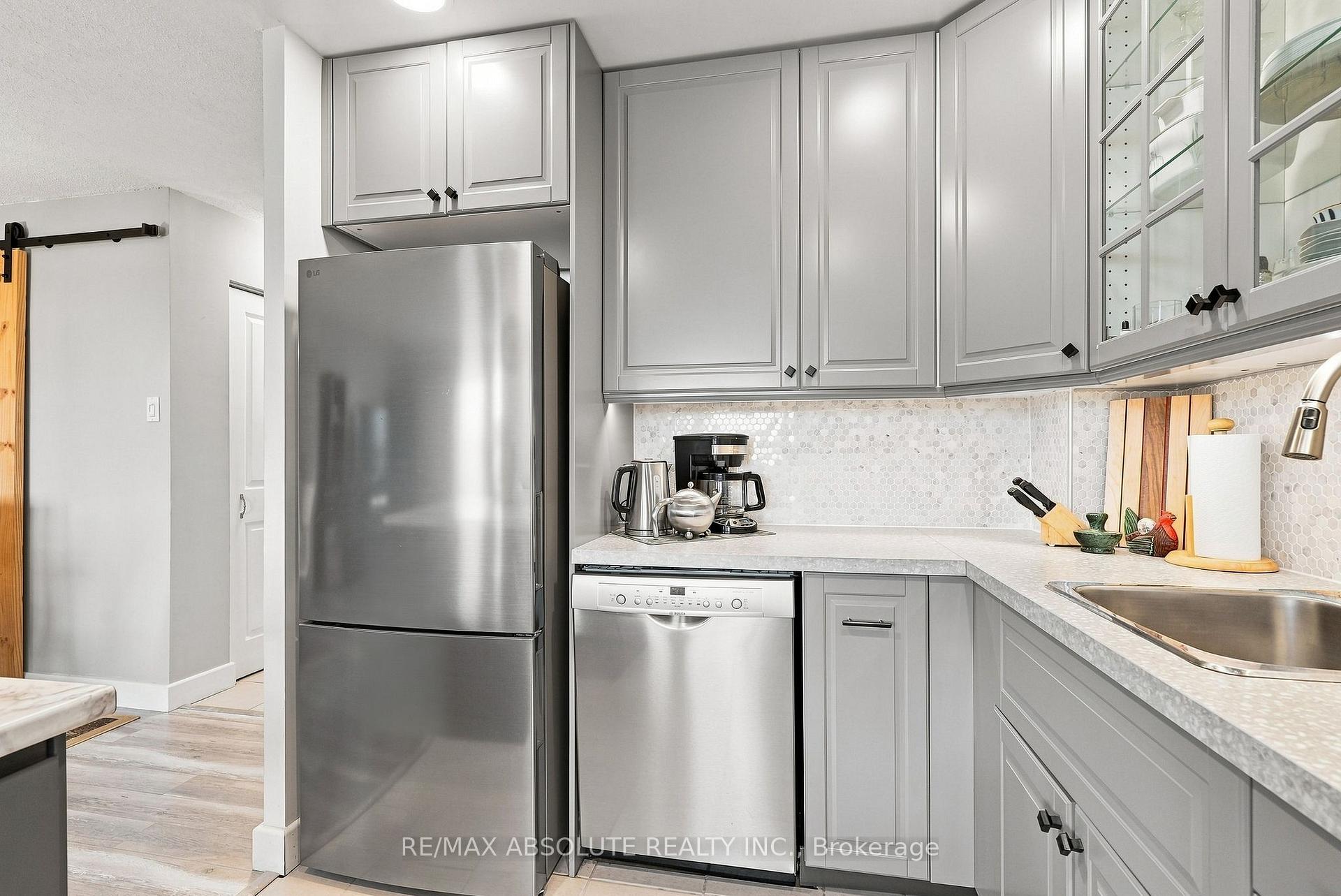 Photo 7 of 20 Chesterton Drive, Ottawa, Borden Farm/Stewart Farm/Carleton Heights/Parkwood Hills — HOMEH