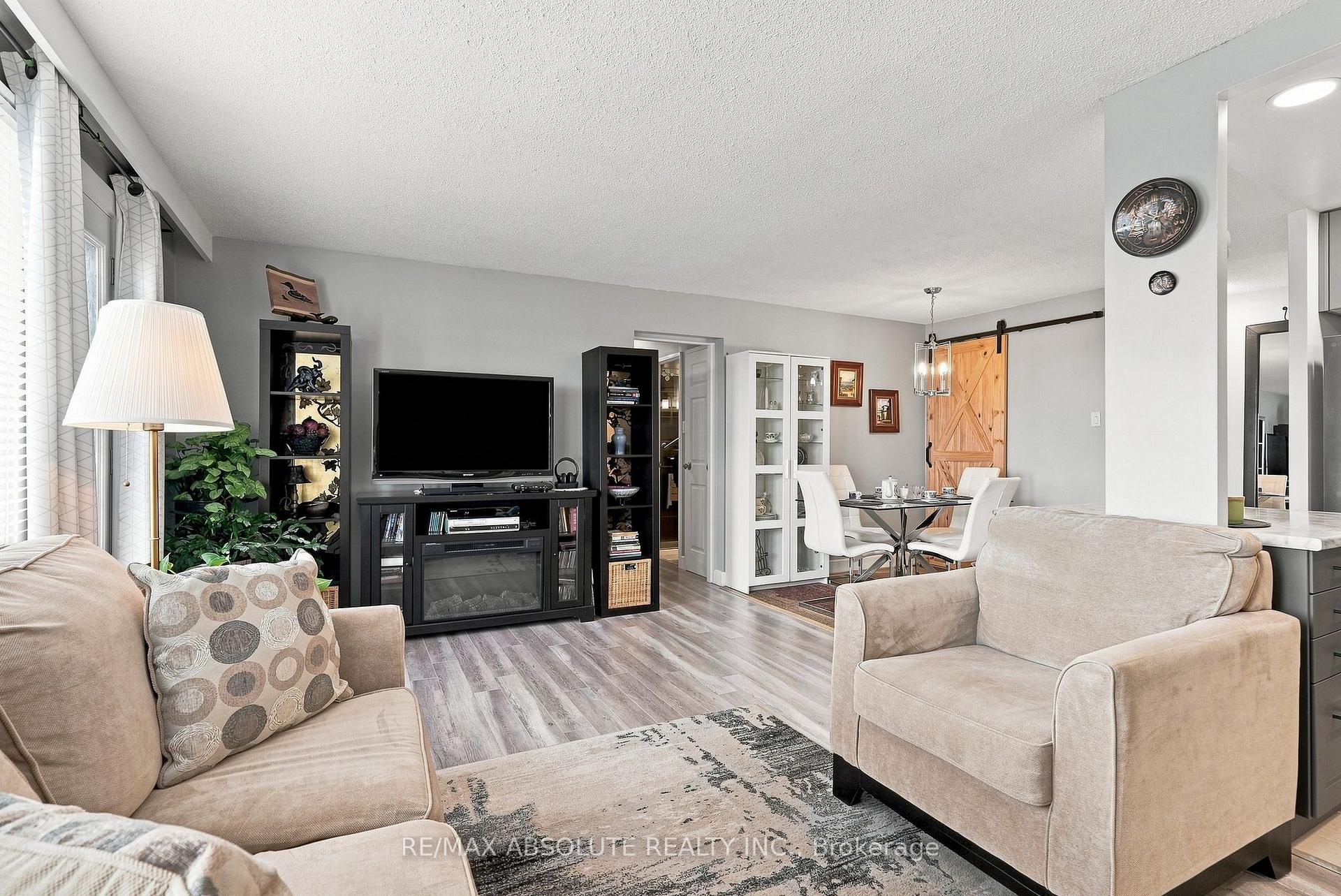 Photo 12 of 20 Chesterton Drive, Ottawa, Borden Farm/Stewart Farm/Carleton Heights/Parkwood Hills — HOMEH
