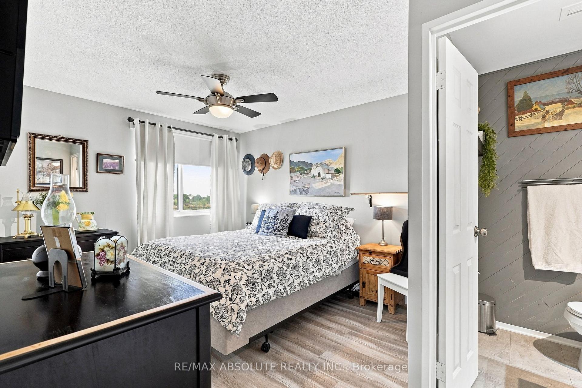Photo 16 of 20 Chesterton Drive, Ottawa, Borden Farm/Stewart Farm/Carleton Heights/Parkwood Hills — HOMEH