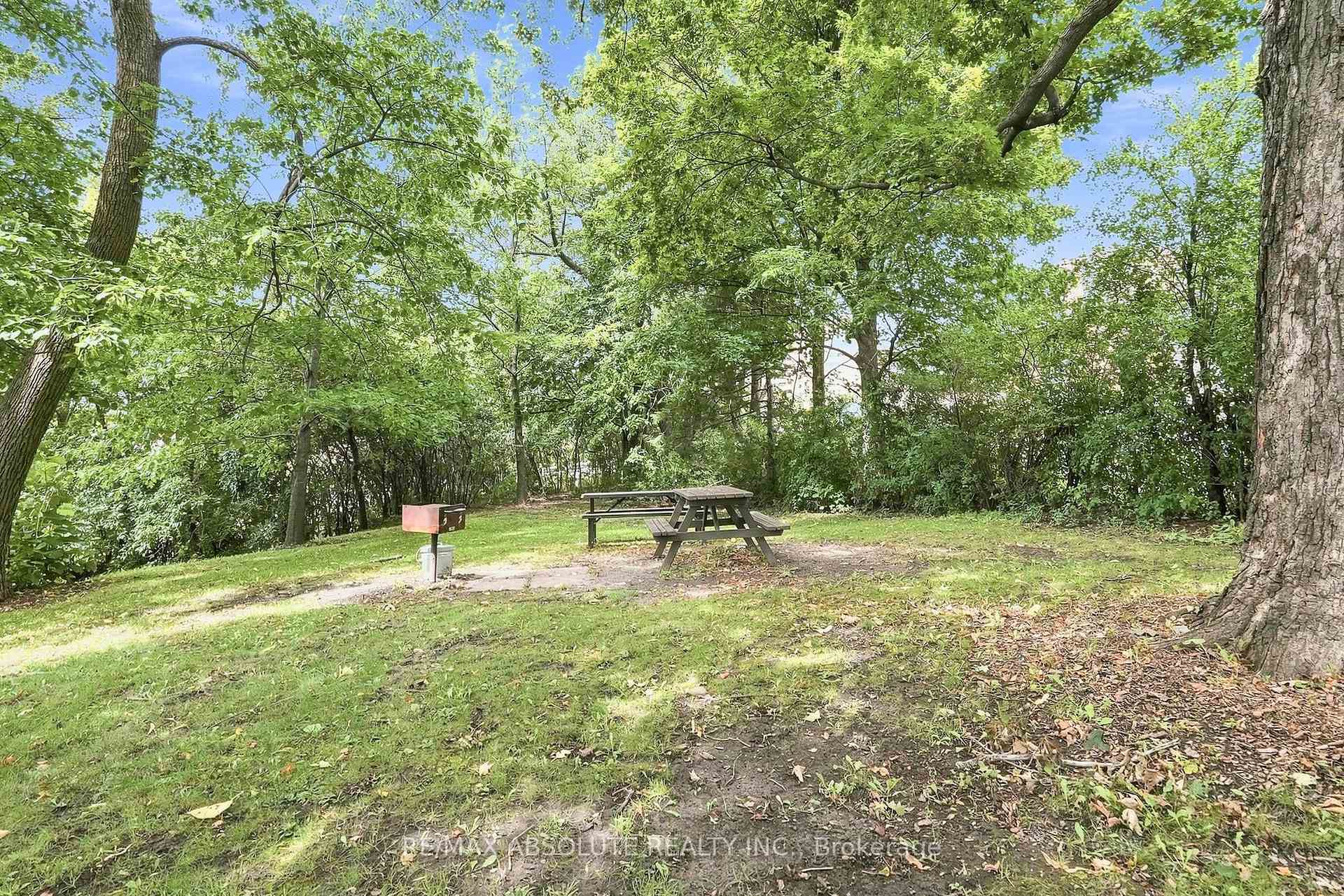 Photo 36 of 20 Chesterton Drive, Ottawa, Borden Farm/Stewart Farm/Carleton Heights/Parkwood Hills — HOMEH