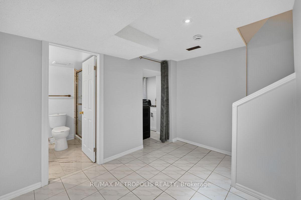 Photo 5 of Unit BSMT, 32 Summerlea Street, Markham, Middlefield — HOMEH