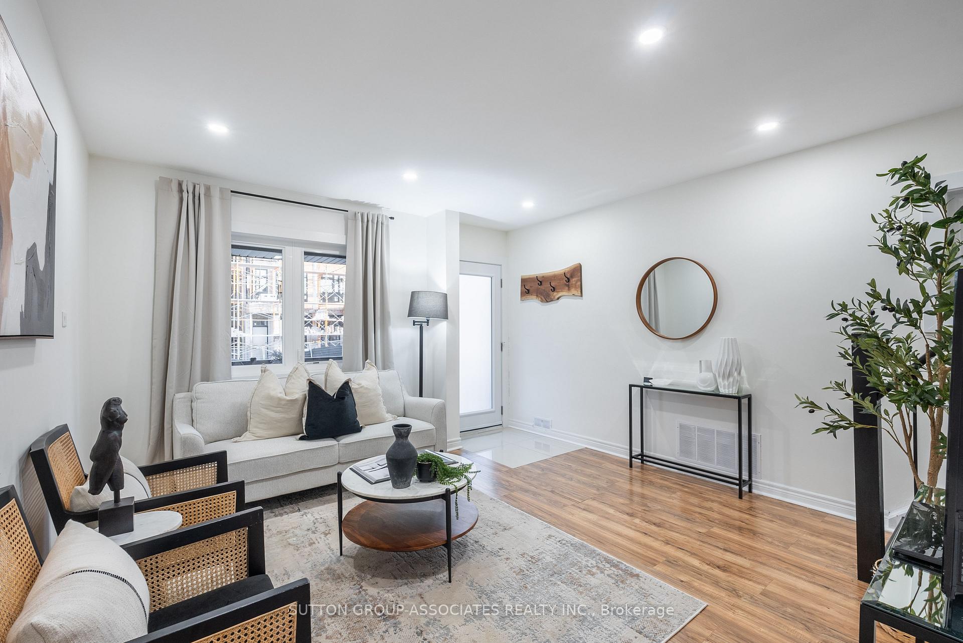 Photo 3 of 10 Innes Avenue, Toronto, Corso Italia-Davenport — HOMEH