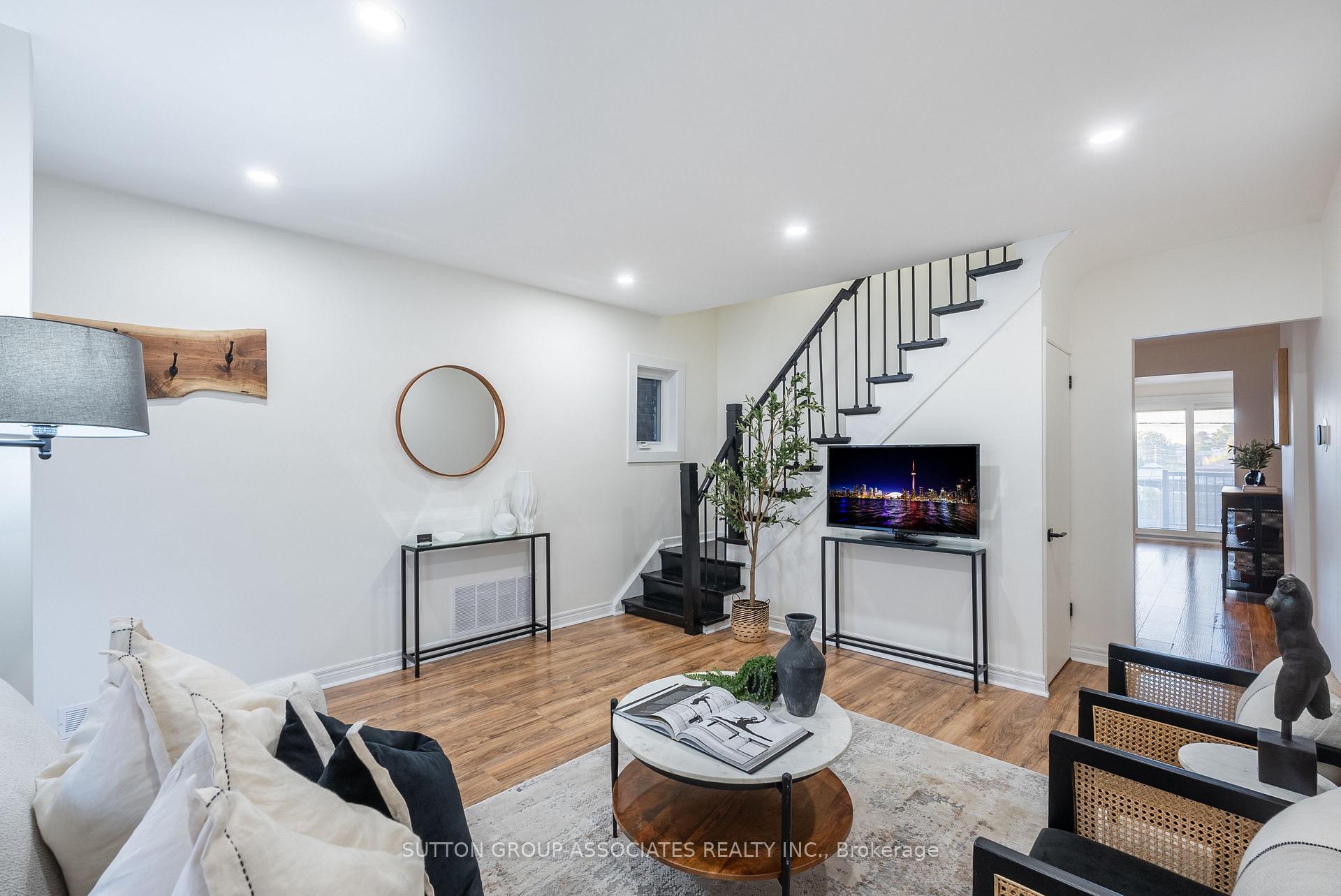 Photo 4 of 10 Innes Avenue, Toronto, Corso Italia-Davenport — HOMEH