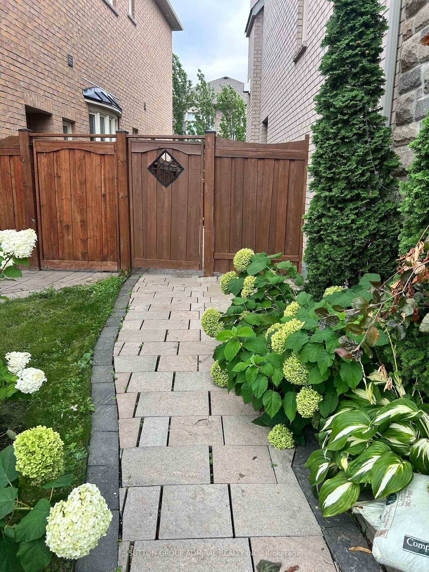 Photo 3 of 307 Chatfield Drive, Vaughan, Vellore Village — HOMEH