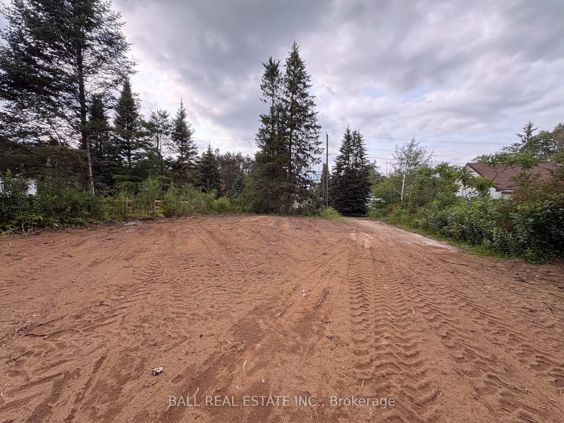 Photo 5 of The Avenue, Kawartha Lakes, Kinmount — HOMEH