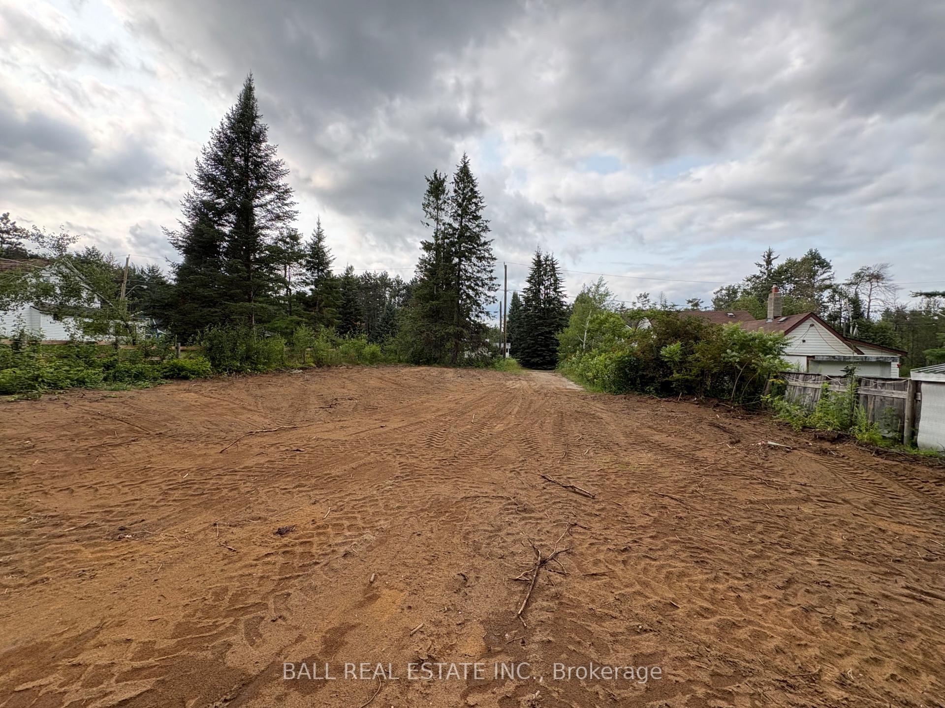Photo 6 of The Avenue, Kawartha Lakes, Kinmount — HOMEH