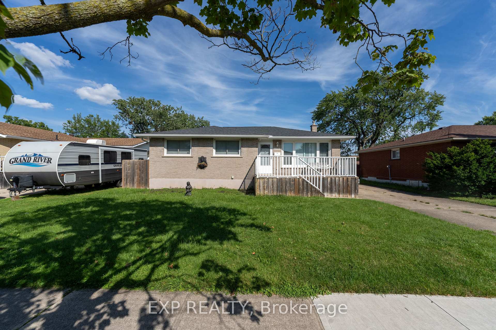 Front of 7040 Warden Avenue