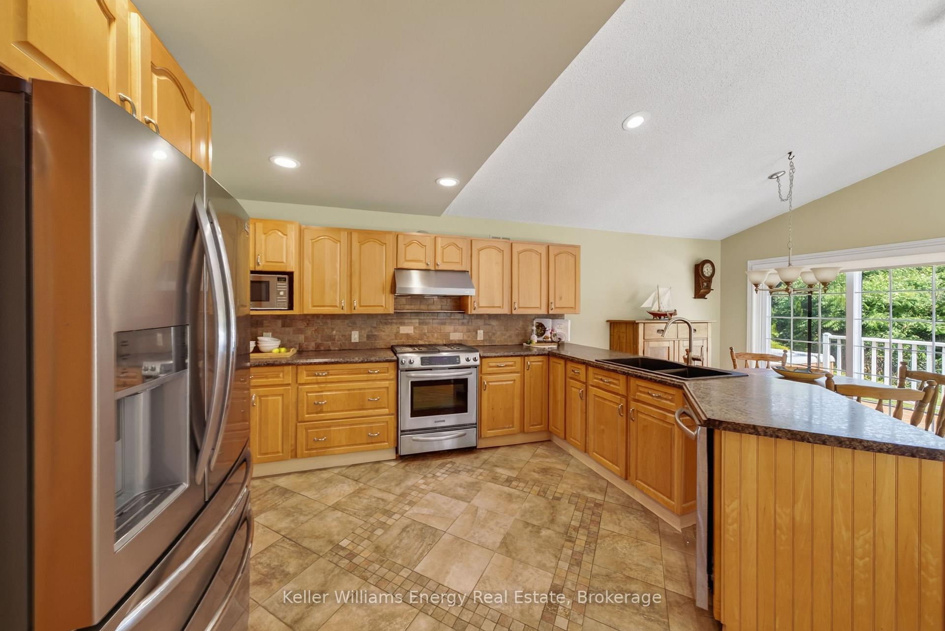 Photo 10 of 89 Westwind Crescent, Prince Edward County, Wellington Ward — HOMEH