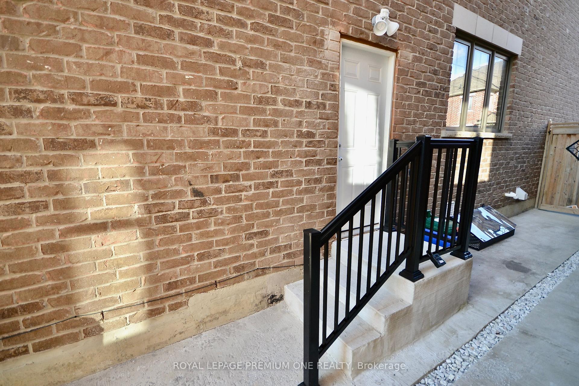Photo 2 of 465 Kleinburg Summit Way, Vaughan, Kleinburg — HOMEH