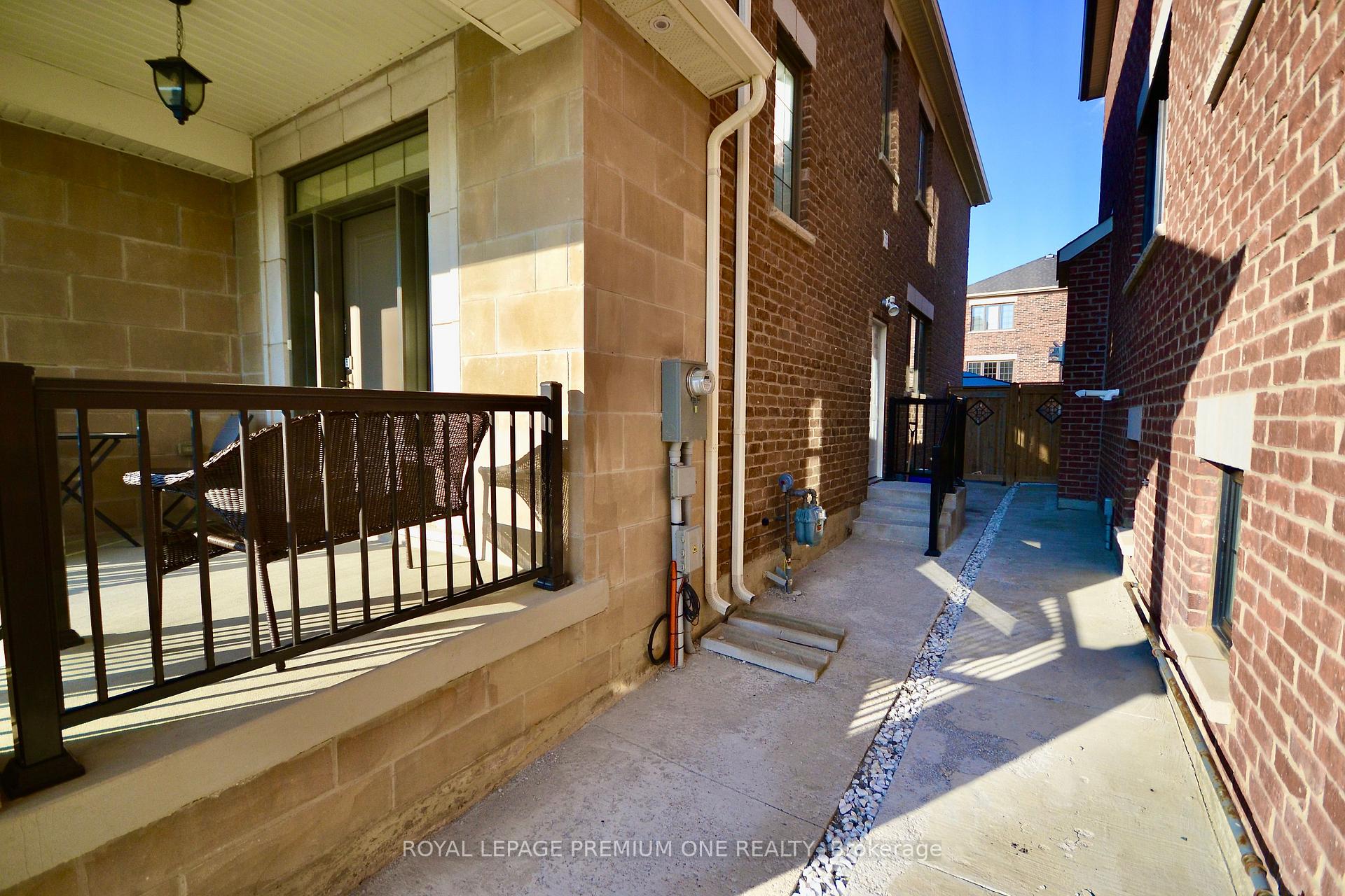 Photo 3 of 465 Kleinburg Summit Way, Vaughan, Kleinburg — HOMEH