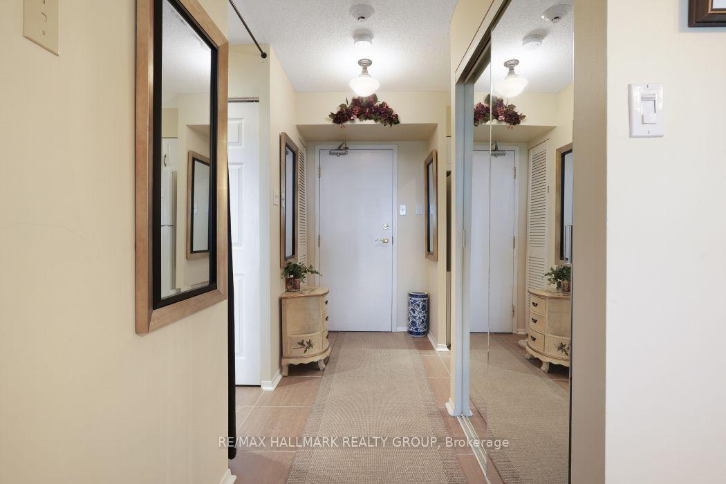 Photo 3 of Unit 1006, 545 St Laurent Boulevard, Ottawa, Viscount Alexander Park — HOMEH