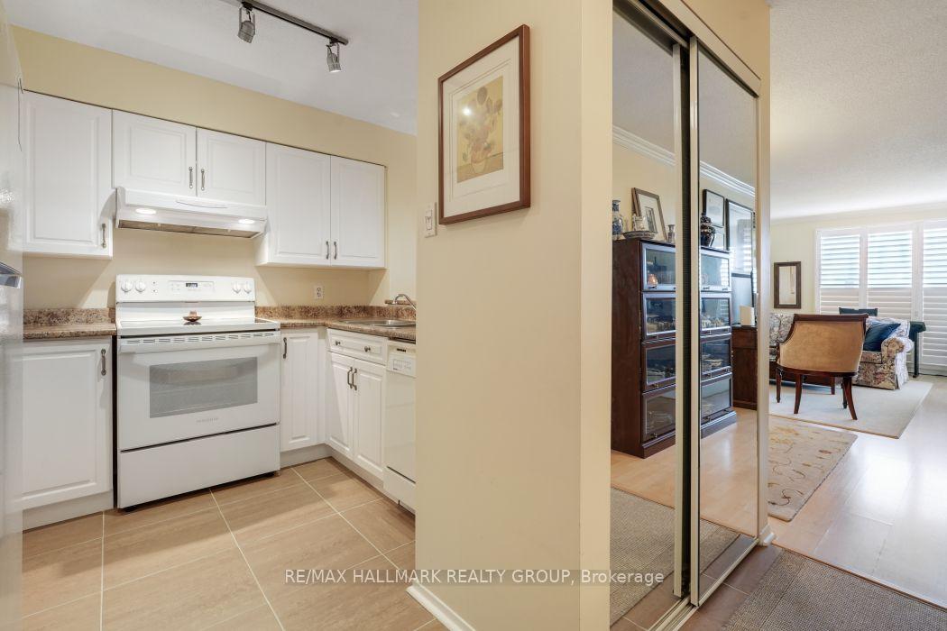 Photo 5 of Unit 1006, 545 St Laurent Boulevard, Ottawa, Viscount Alexander Park — HOMEH