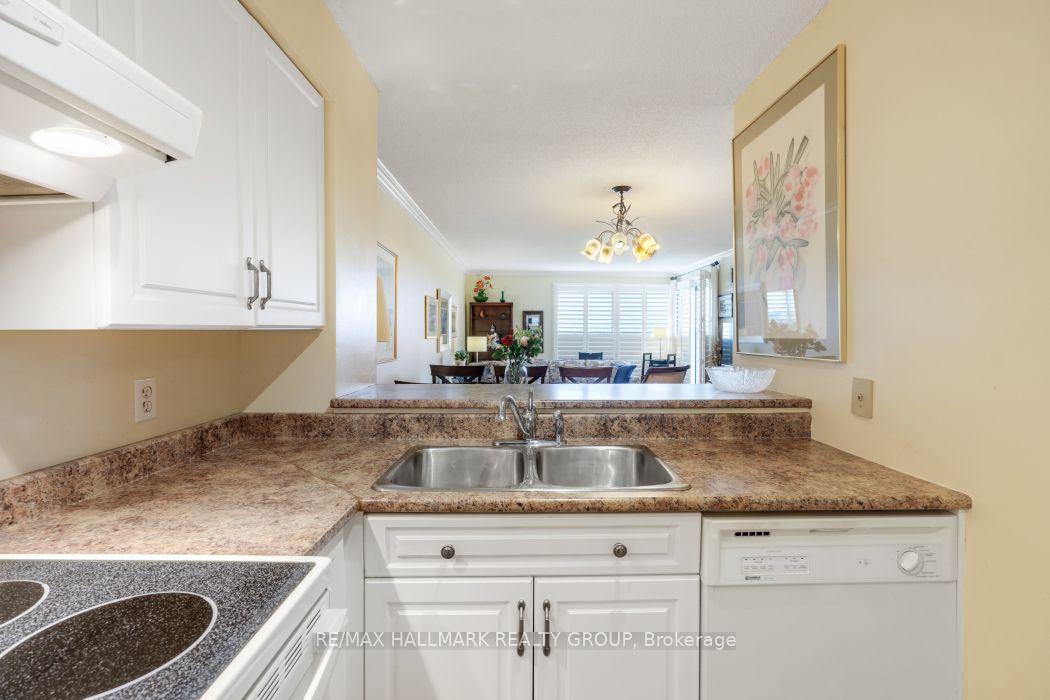 Photo 10 of Unit 1006, 545 St Laurent Boulevard, Ottawa, Viscount Alexander Park — HOMEH