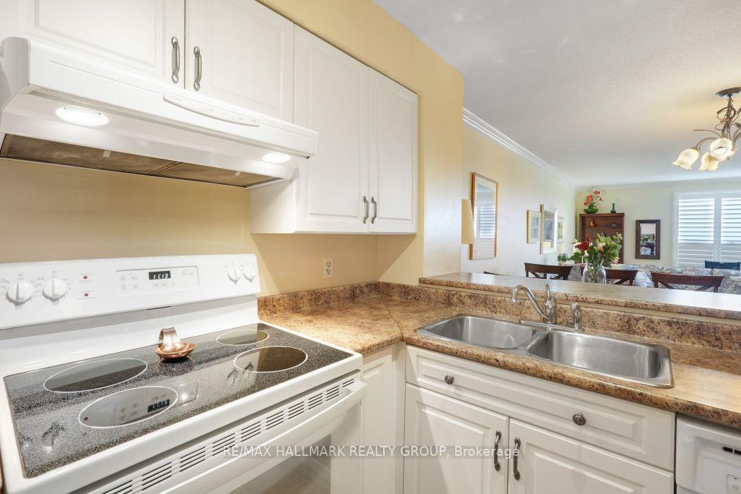 Photo 11 of Unit 1006, 545 St Laurent Boulevard, Ottawa, Viscount Alexander Park — HOMEH