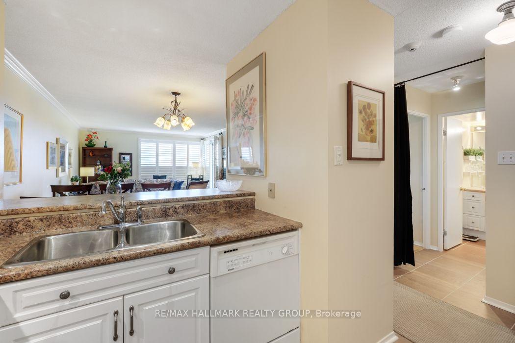Photo 12 of Unit 1006, 545 St Laurent Boulevard, Ottawa, Viscount Alexander Park — HOMEH