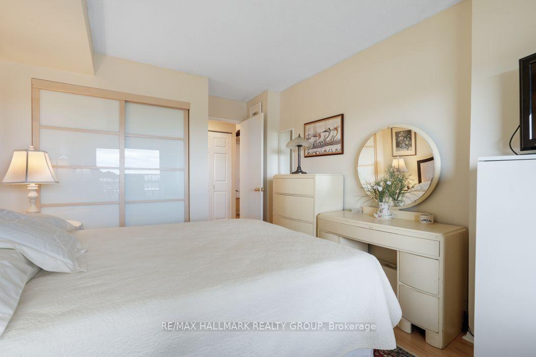 Photo 16 of Unit 1006, 545 St Laurent Boulevard, Ottawa, Viscount Alexander Park — HOMEH