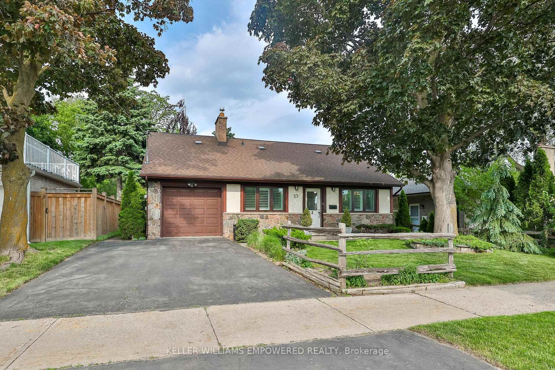 Photo 3 of 53 Neilson Drive, Etobicoke, Markland Wood — HOMEH