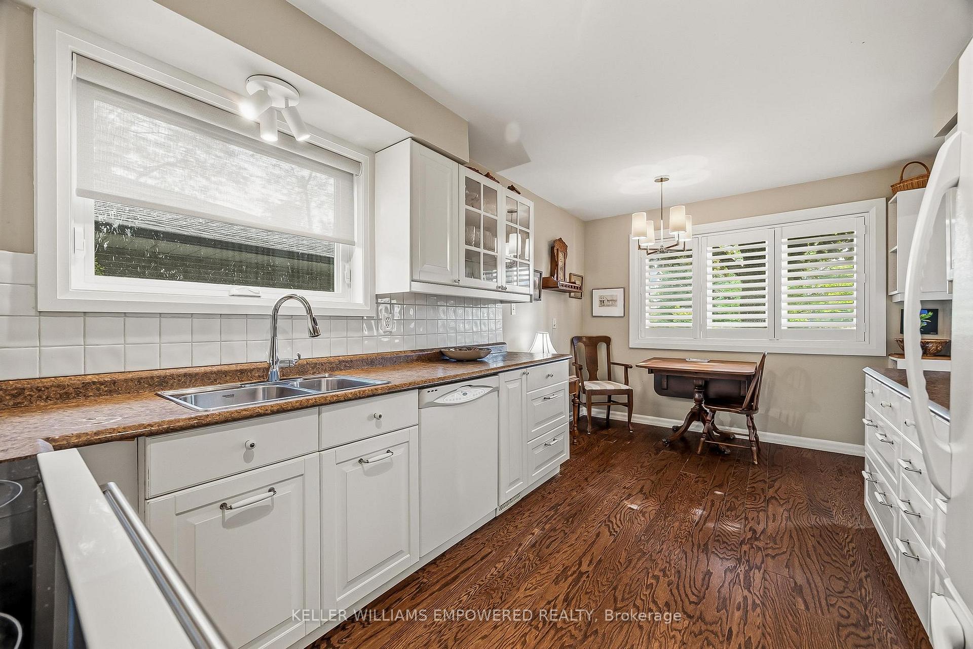 Photo 9 of 53 Neilson Drive, Etobicoke, Markland Wood — HOMEH