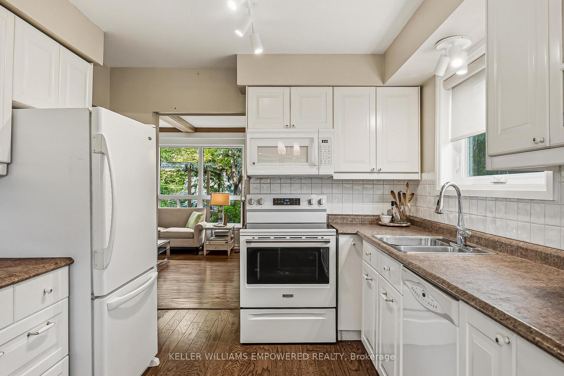 Photo 10 of 53 Neilson Drive, Etobicoke, Markland Wood — HOMEH