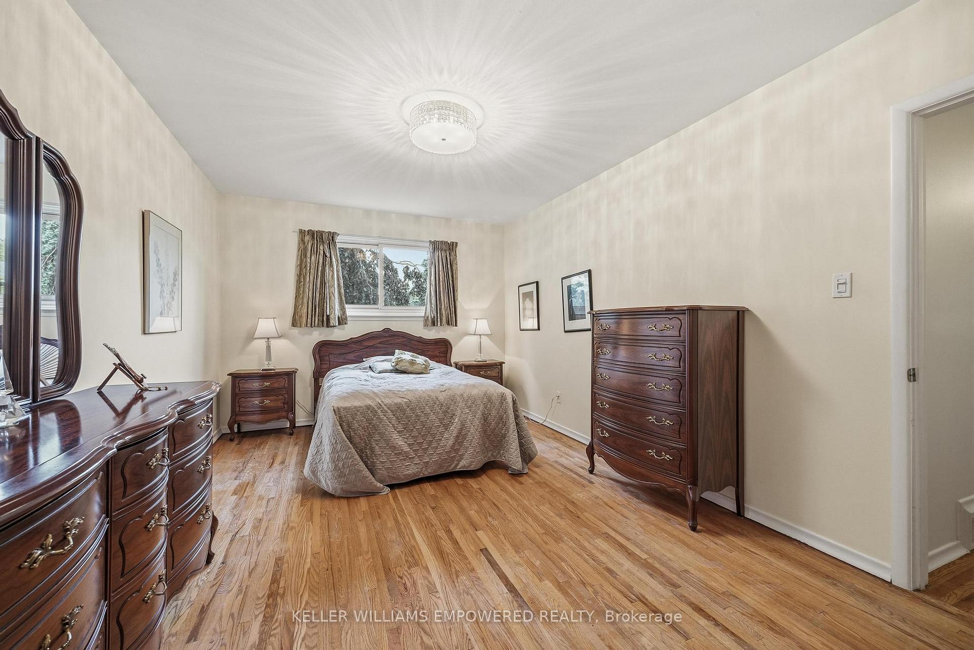 Photo 17 of 53 Neilson Drive, Etobicoke, Markland Wood — HOMEH