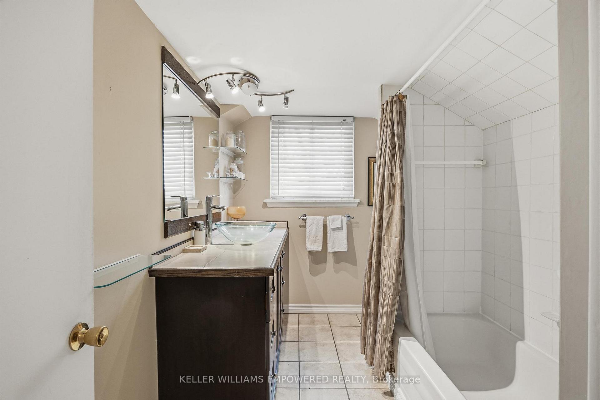 Photo 20 of 53 Neilson Drive, Etobicoke, Markland Wood — HOMEH