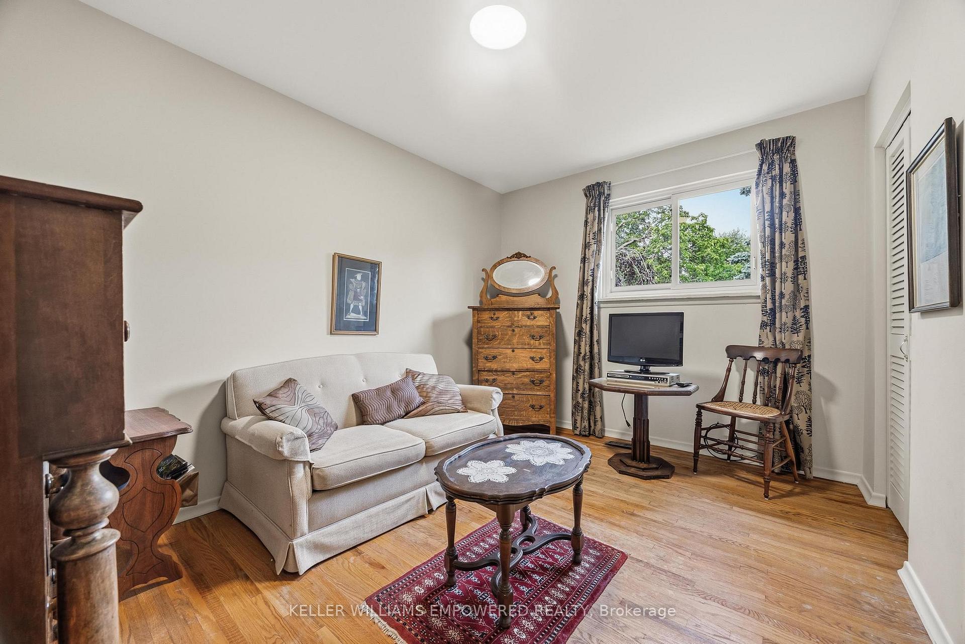 Photo 24 of 53 Neilson Drive, Etobicoke, Markland Wood — HOMEH