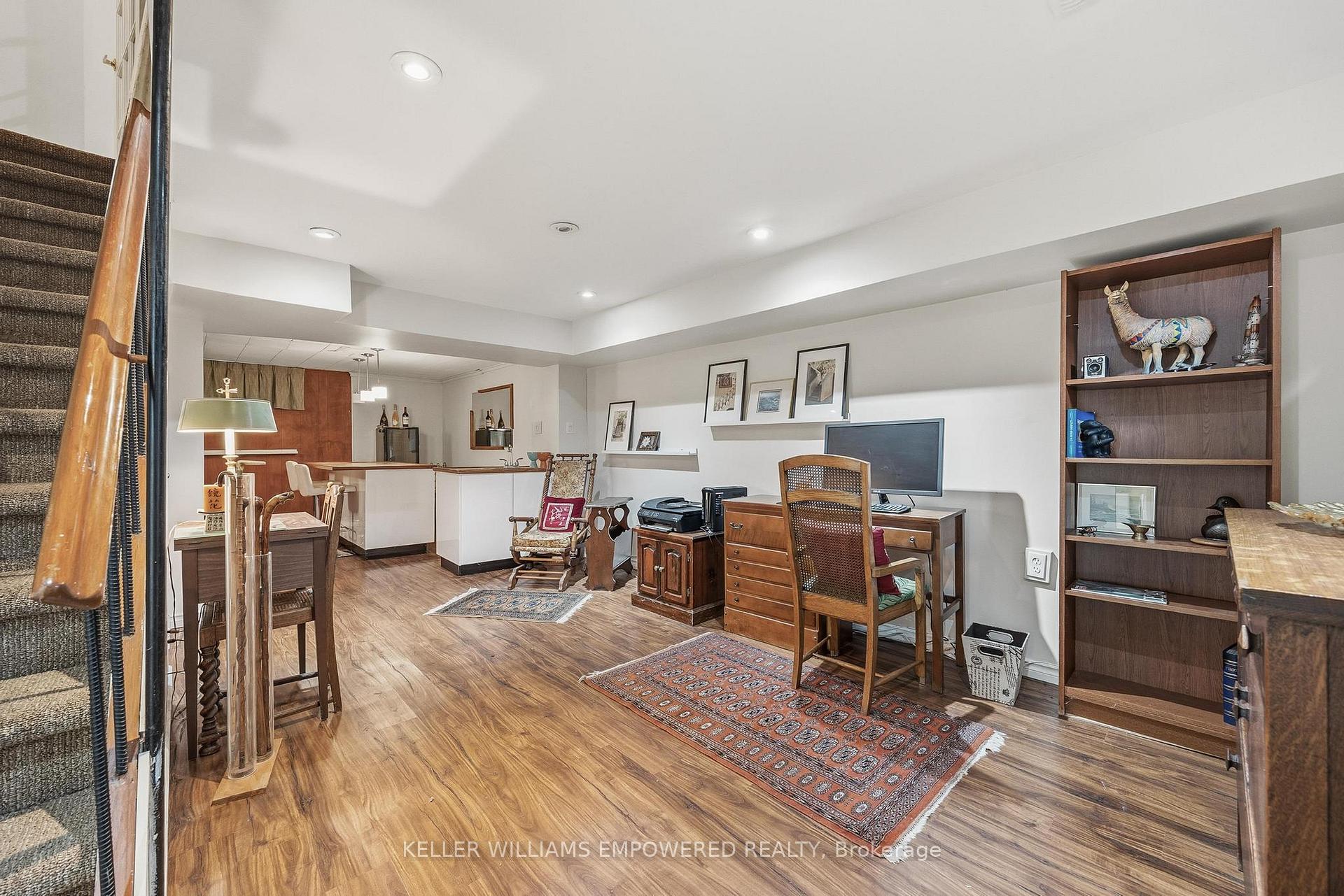 Photo 25 of 53 Neilson Drive, Etobicoke, Markland Wood — HOMEH