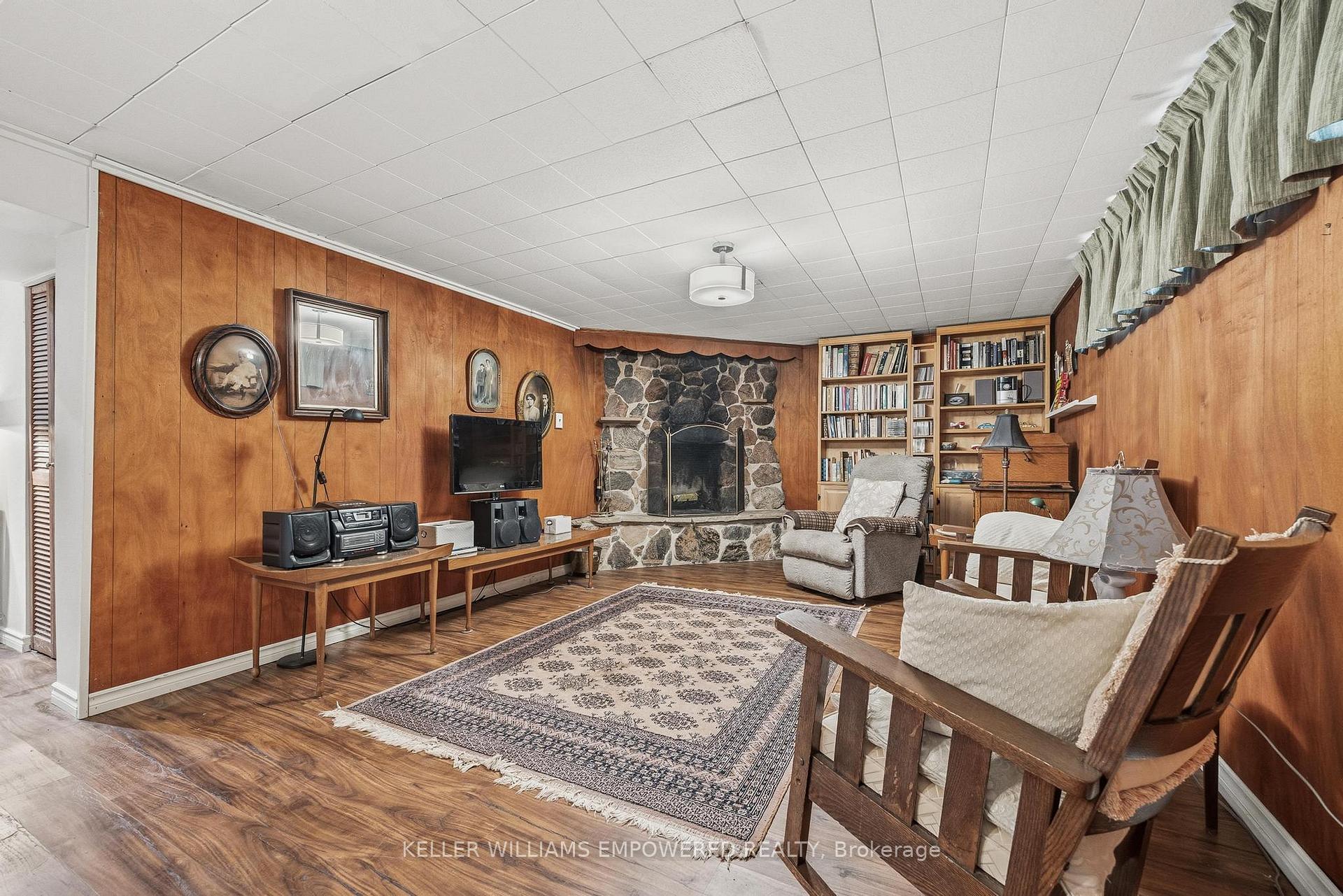 Photo 28 of 53 Neilson Drive, Etobicoke, Markland Wood — HOMEH