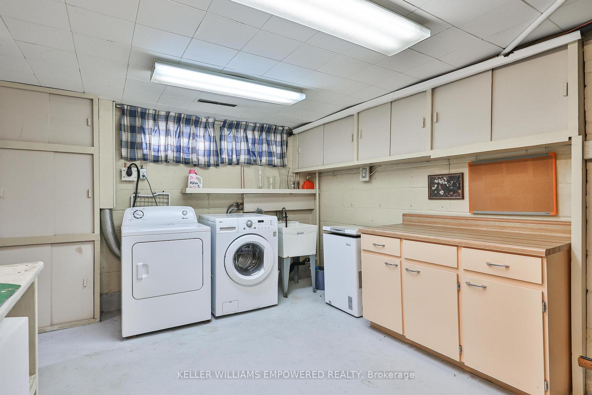 Photo 31 of 53 Neilson Drive, Etobicoke, Markland Wood — HOMEH