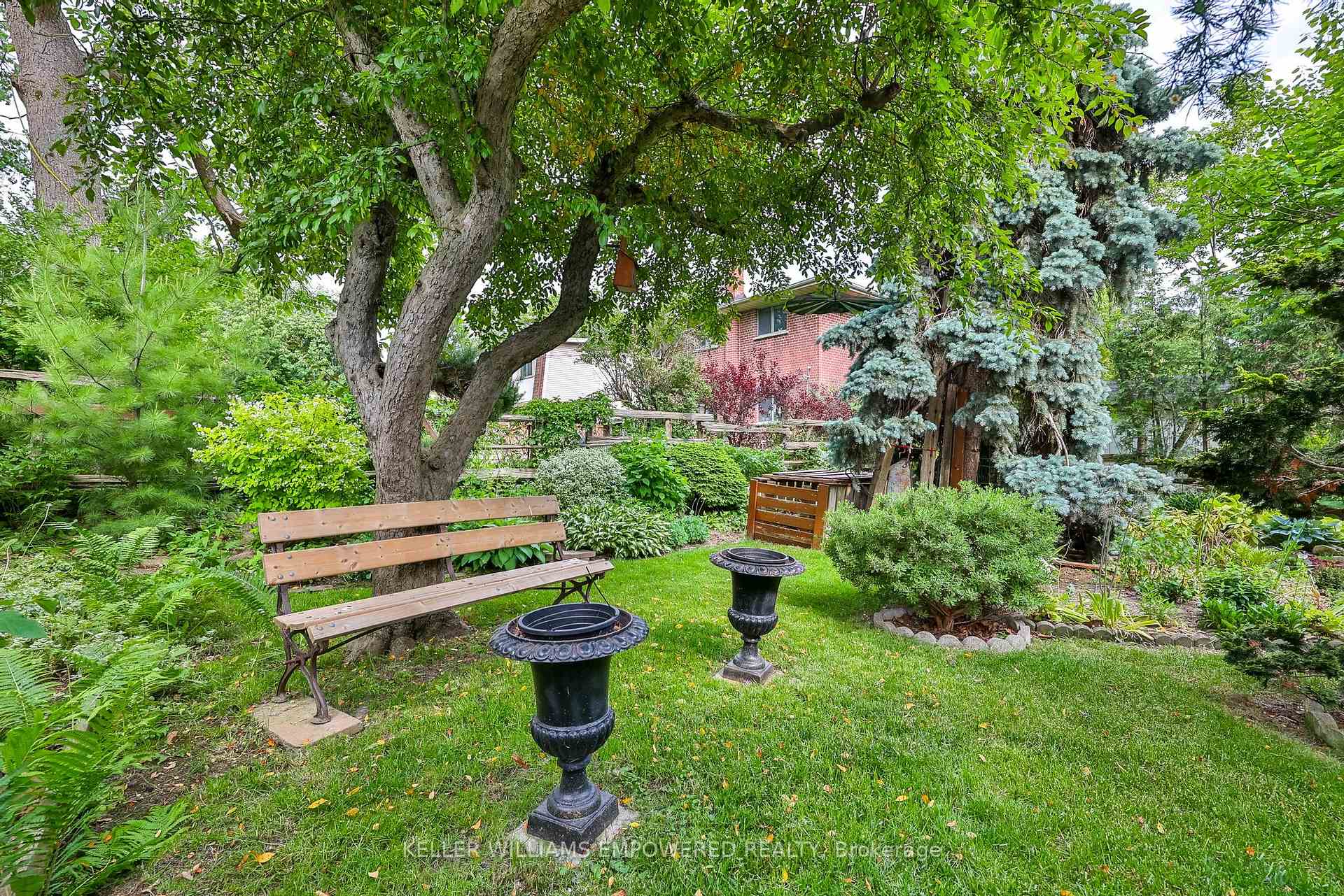 Photo 34 of 53 Neilson Drive, Etobicoke, Markland Wood — HOMEH