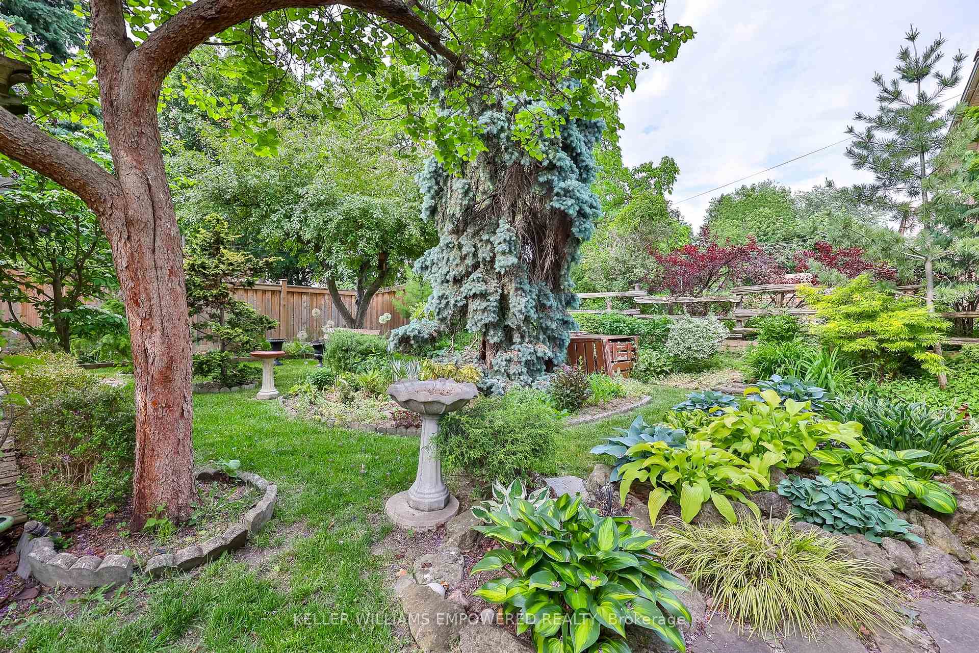 Photo 39 of 53 Neilson Drive, Etobicoke, Markland Wood — HOMEH