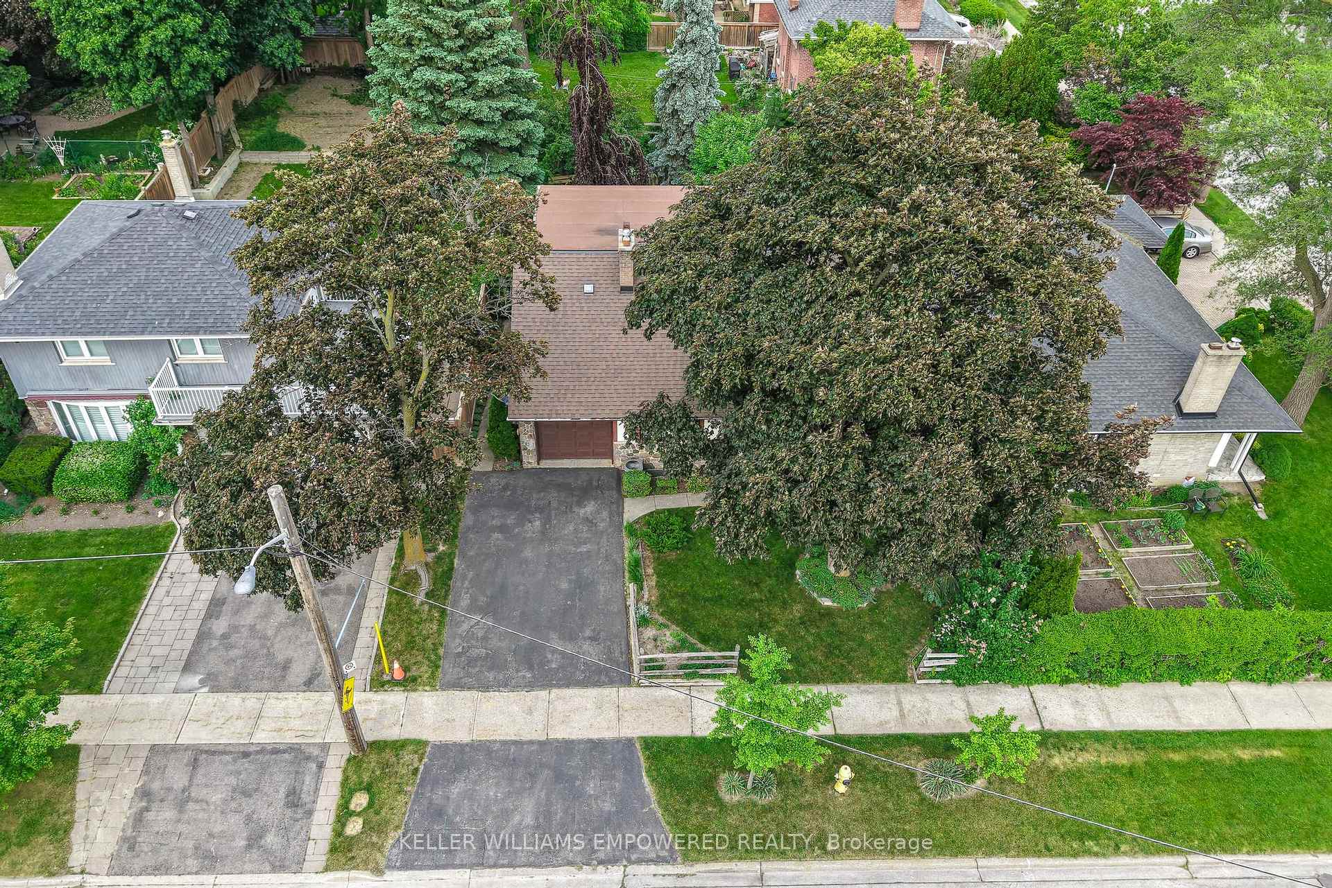 Photo 40 of 53 Neilson Drive, Etobicoke, Markland Wood — HOMEH