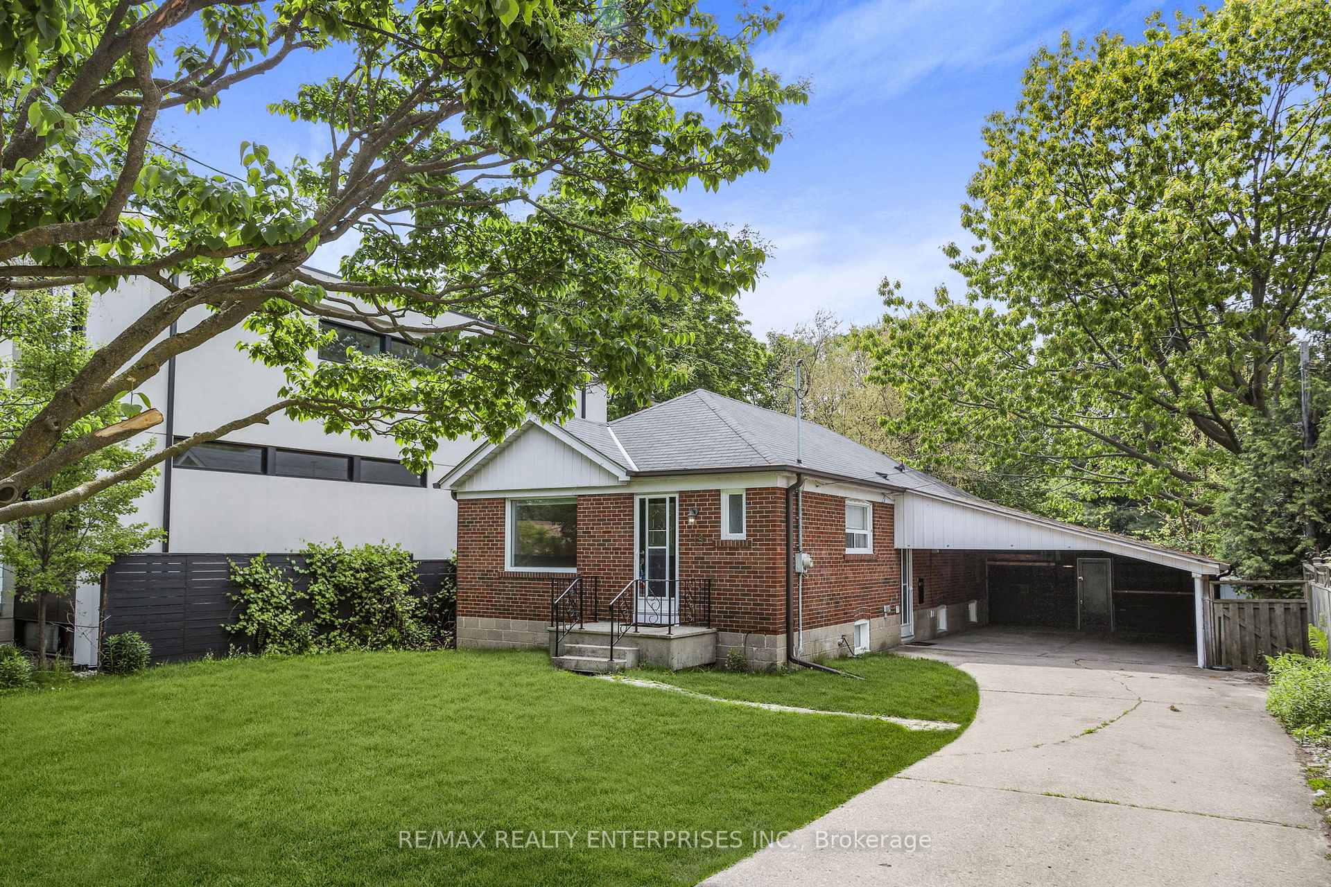 Photo 1 of 15 Delroy Drive, Etobicoke, Stonegate-Queensway — HOMEH