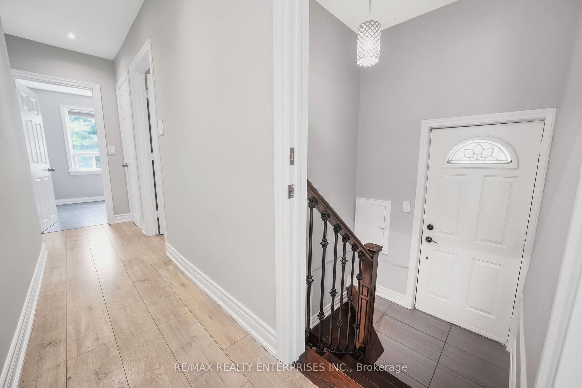 Photo 8 of 15 Delroy Drive, Etobicoke, Stonegate-Queensway — HOMEH