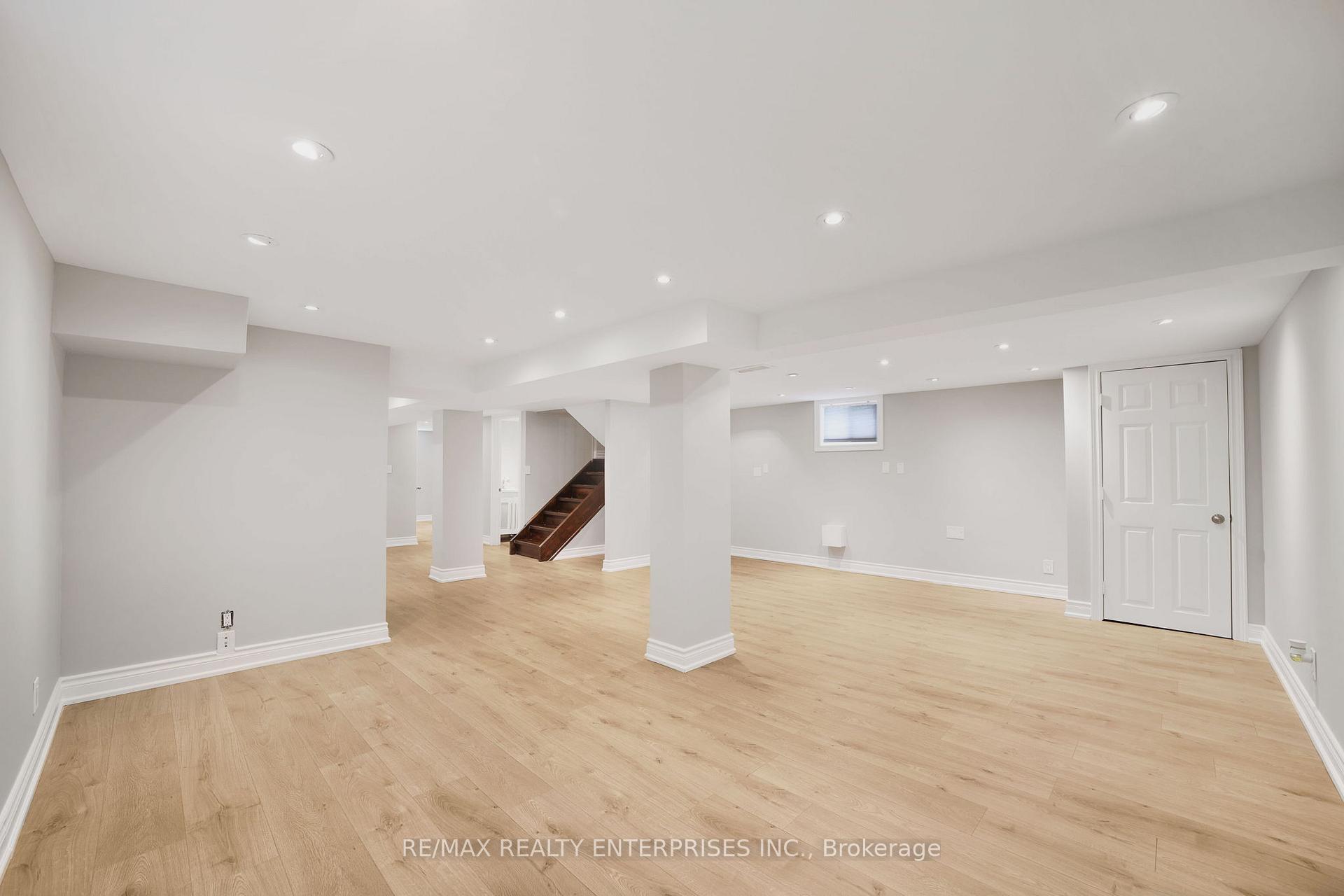 Photo 16 of 15 Delroy Drive, Etobicoke, Stonegate-Queensway — HOMEH