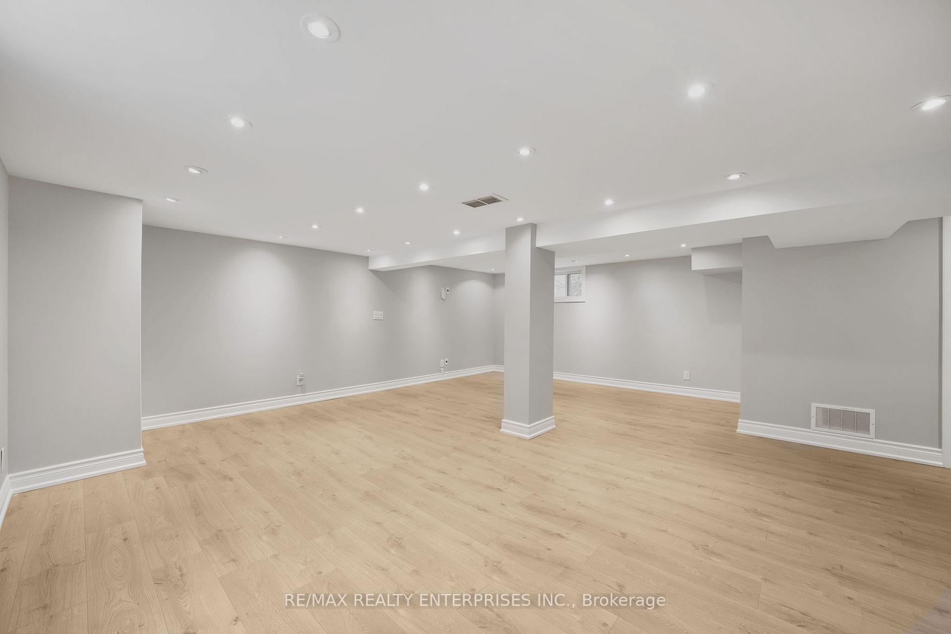 Photo 17 of 15 Delroy Drive, Etobicoke, Stonegate-Queensway — HOMEH