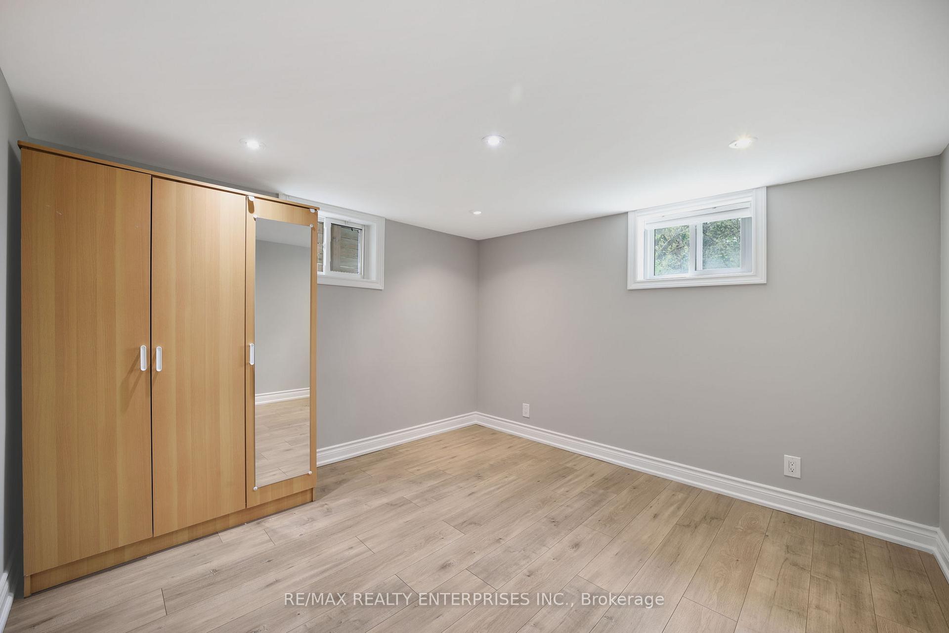 Photo 18 of 15 Delroy Drive, Etobicoke, Stonegate-Queensway — HOMEH