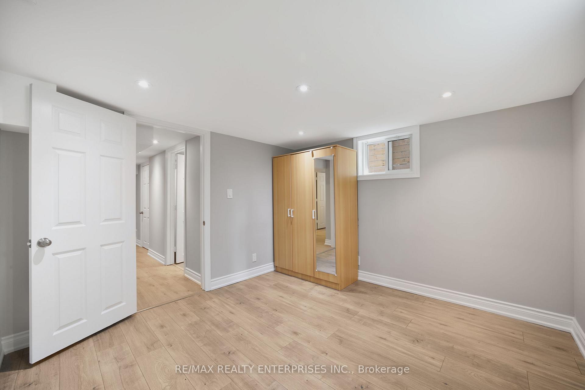 Photo 19 of 15 Delroy Drive, Etobicoke, Stonegate-Queensway — HOMEH