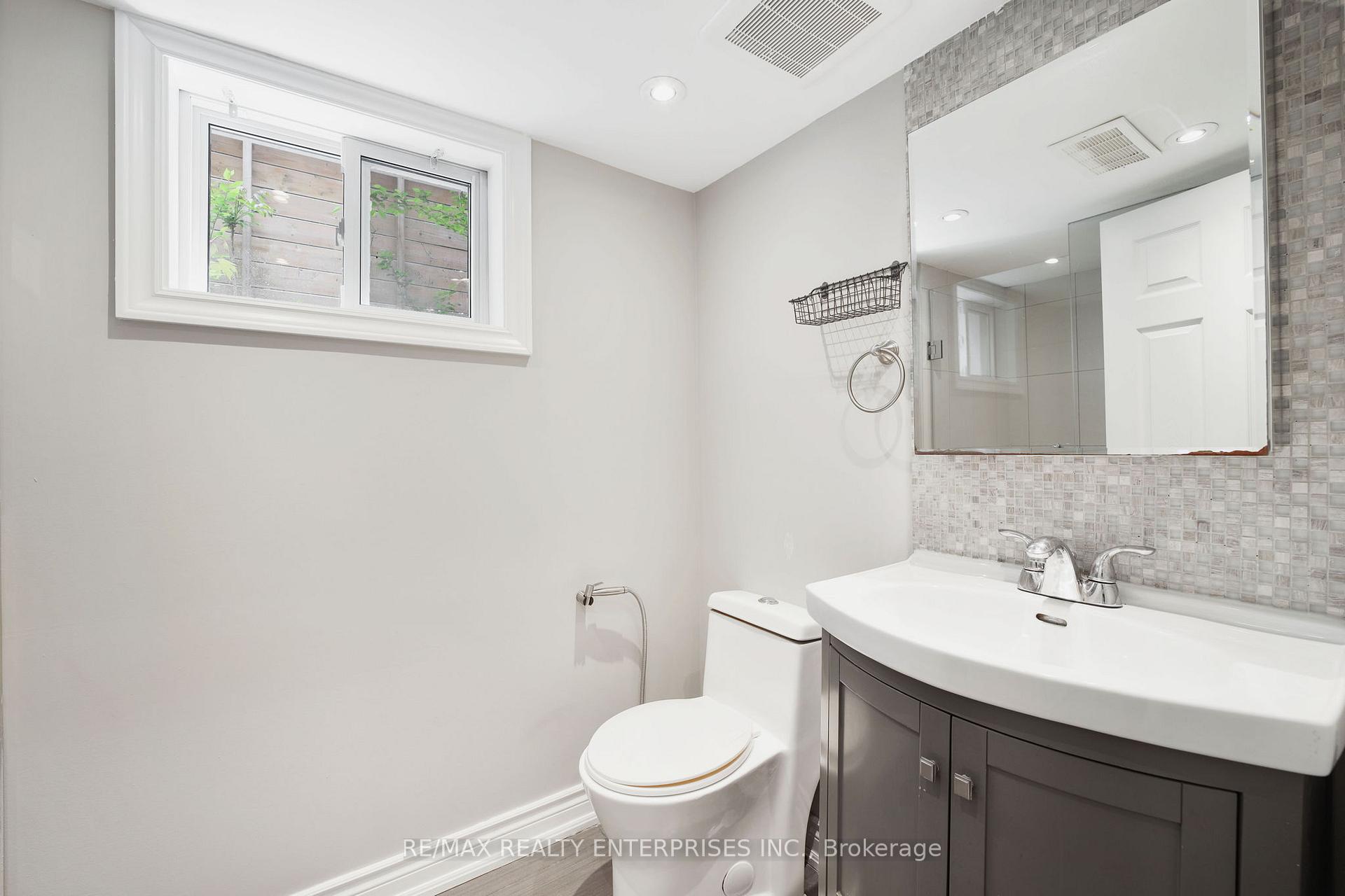 Photo 20 of 15 Delroy Drive, Etobicoke, Stonegate-Queensway — HOMEH