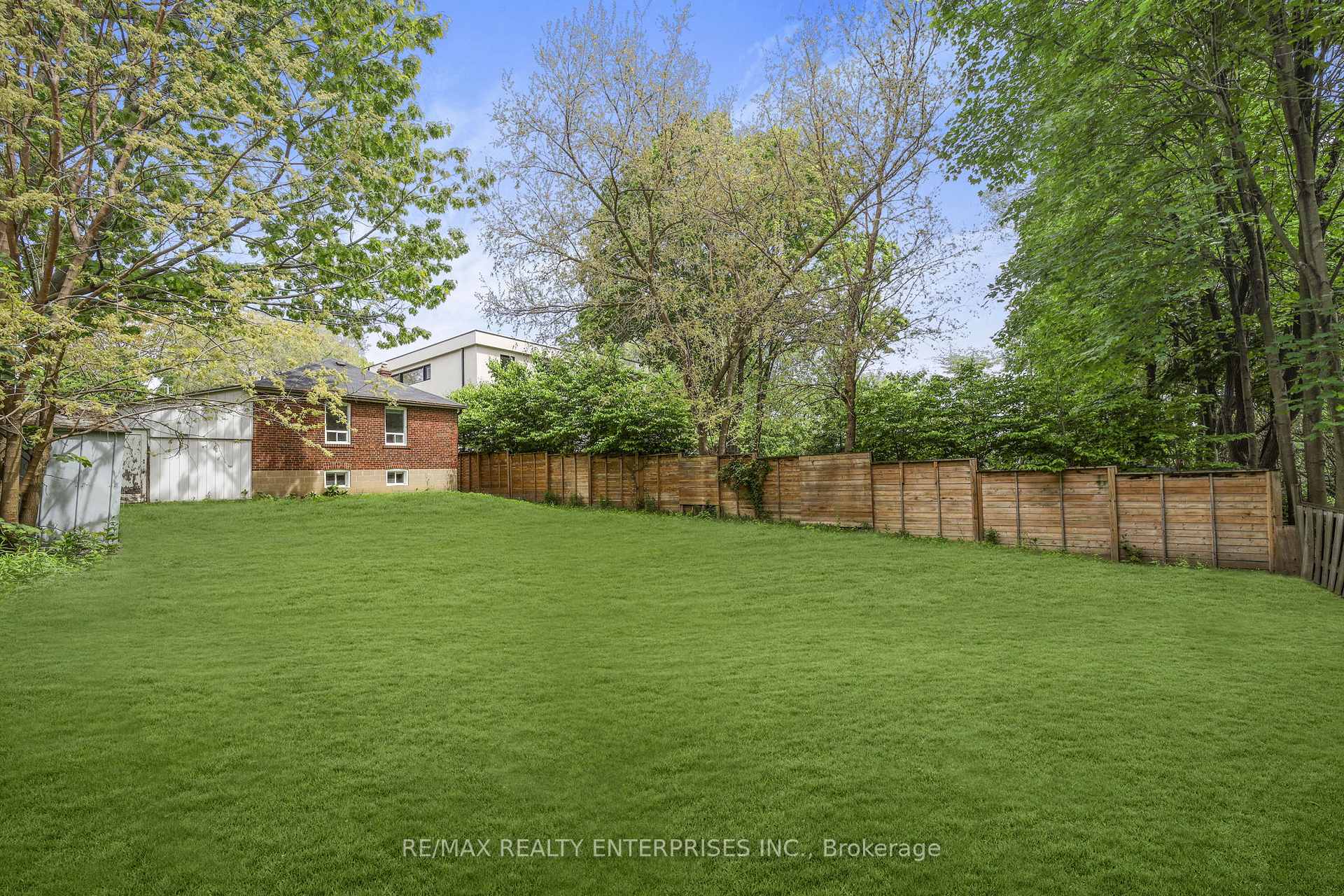 Photo 26 of 15 Delroy Drive, Etobicoke, Stonegate-Queensway — HOMEH