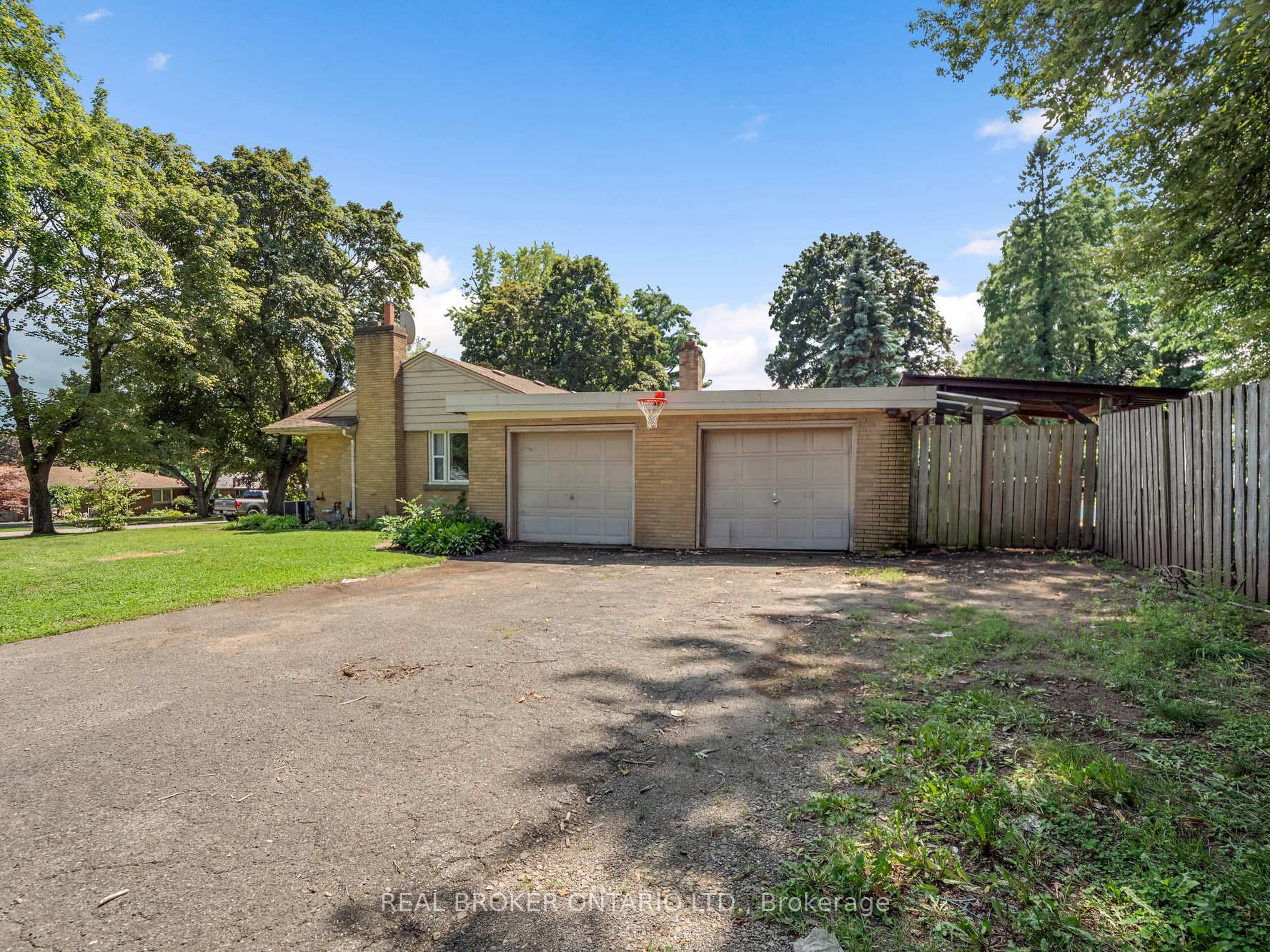Photo 3 of 20 Alan Crescent, Pelham, Fonthill — HOMEH